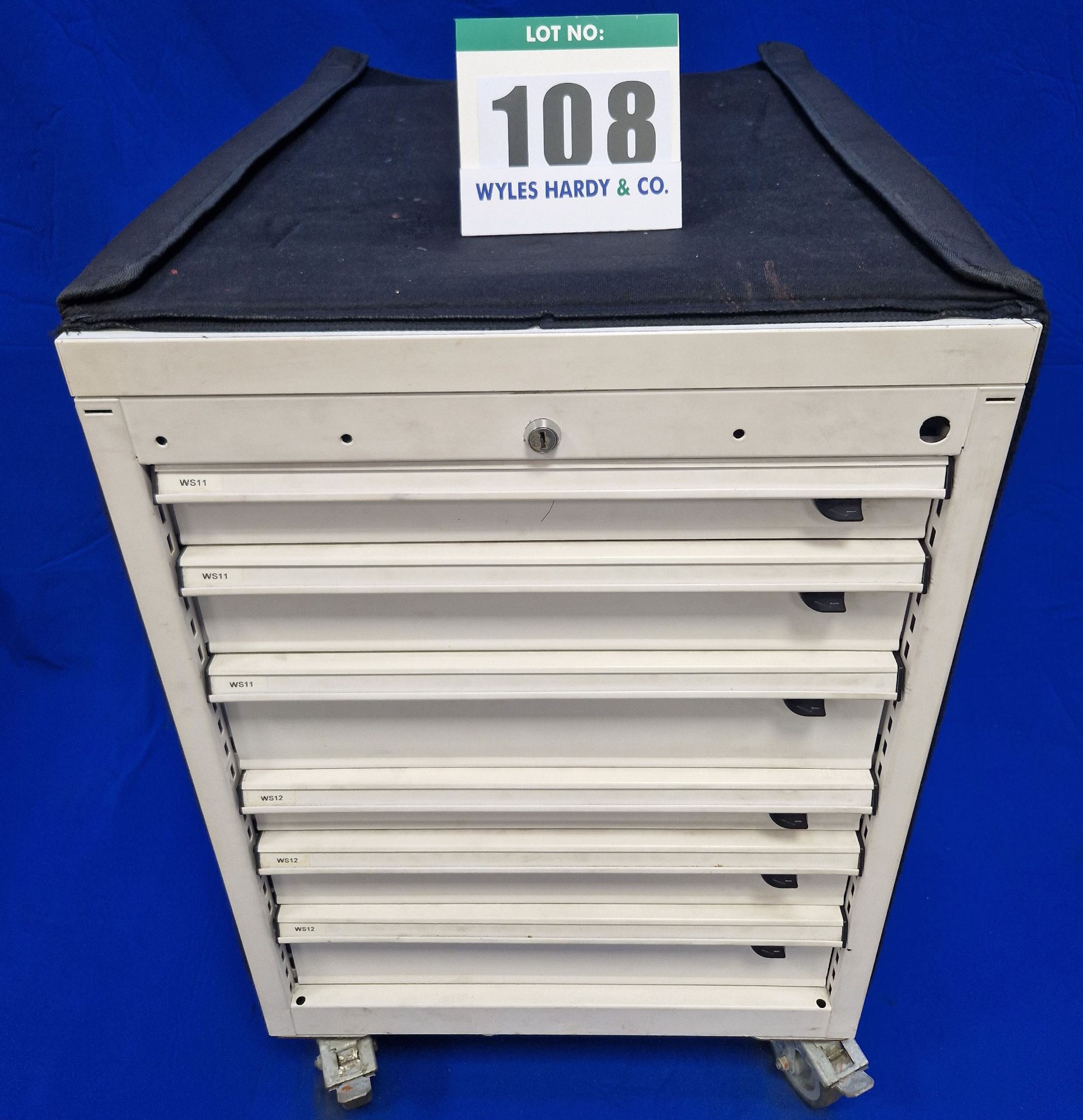 One FAMI 6-Drawer Steel Castor mounted Mechanics Tool Chest with Tailored Soft Transportation