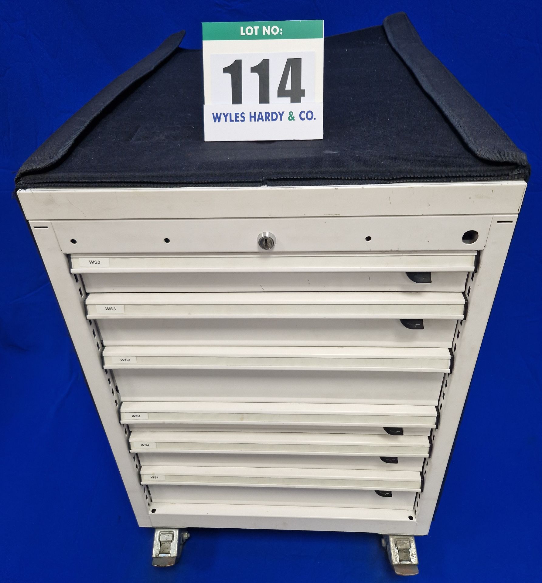 One FAMI 6-Drawer Steel Castor mounted Mechanics Tool Chest with Tailored Soft Transportation