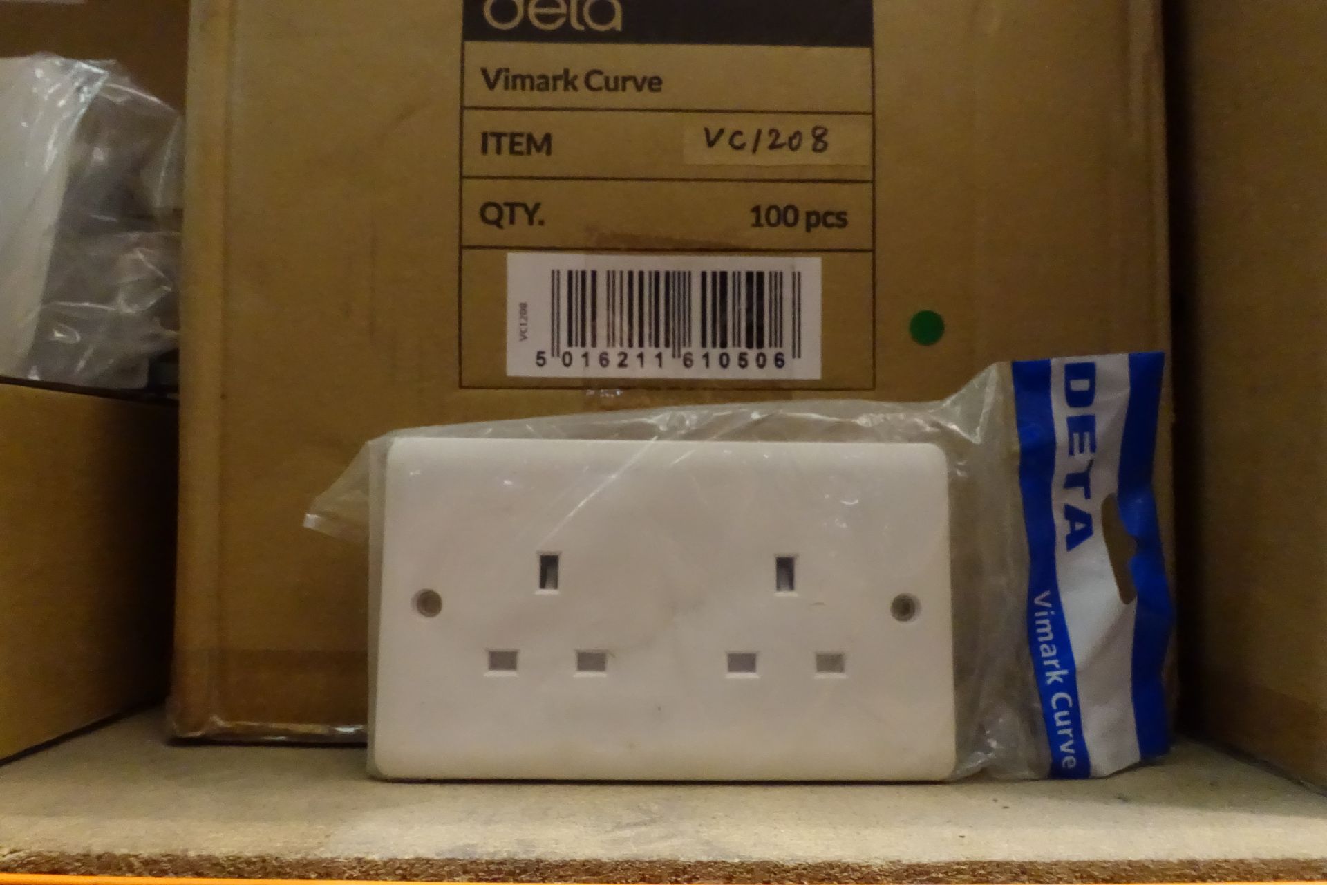 100 x DETA VC1208 2 Gang 13Amp Unswitched Sockets White Finish