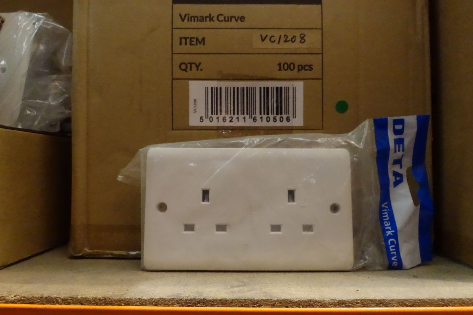 100 x DETA VC1208 2 Gang 13Amp Unswitched Sockets White Finish