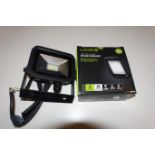 30 x LUCECO LFS6B150 - 03 (JX) 8W LED Floodlights 5000k 600 Lumen Black Finish