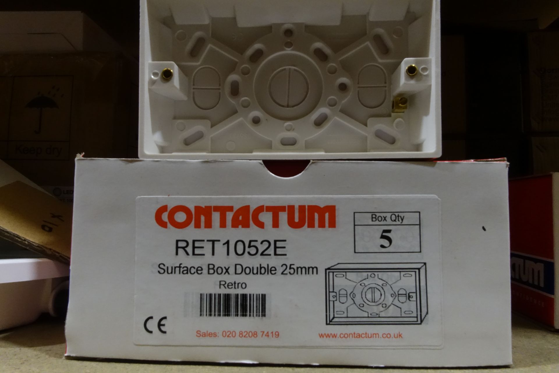 200 x CONTACTUM RET1052E 25mm Surface Double Box