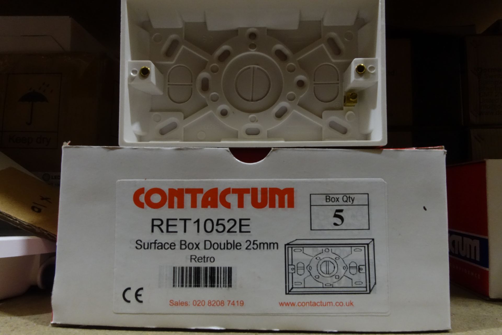 200 x CONTACTUM RET1052E 25mm Surface Double Box