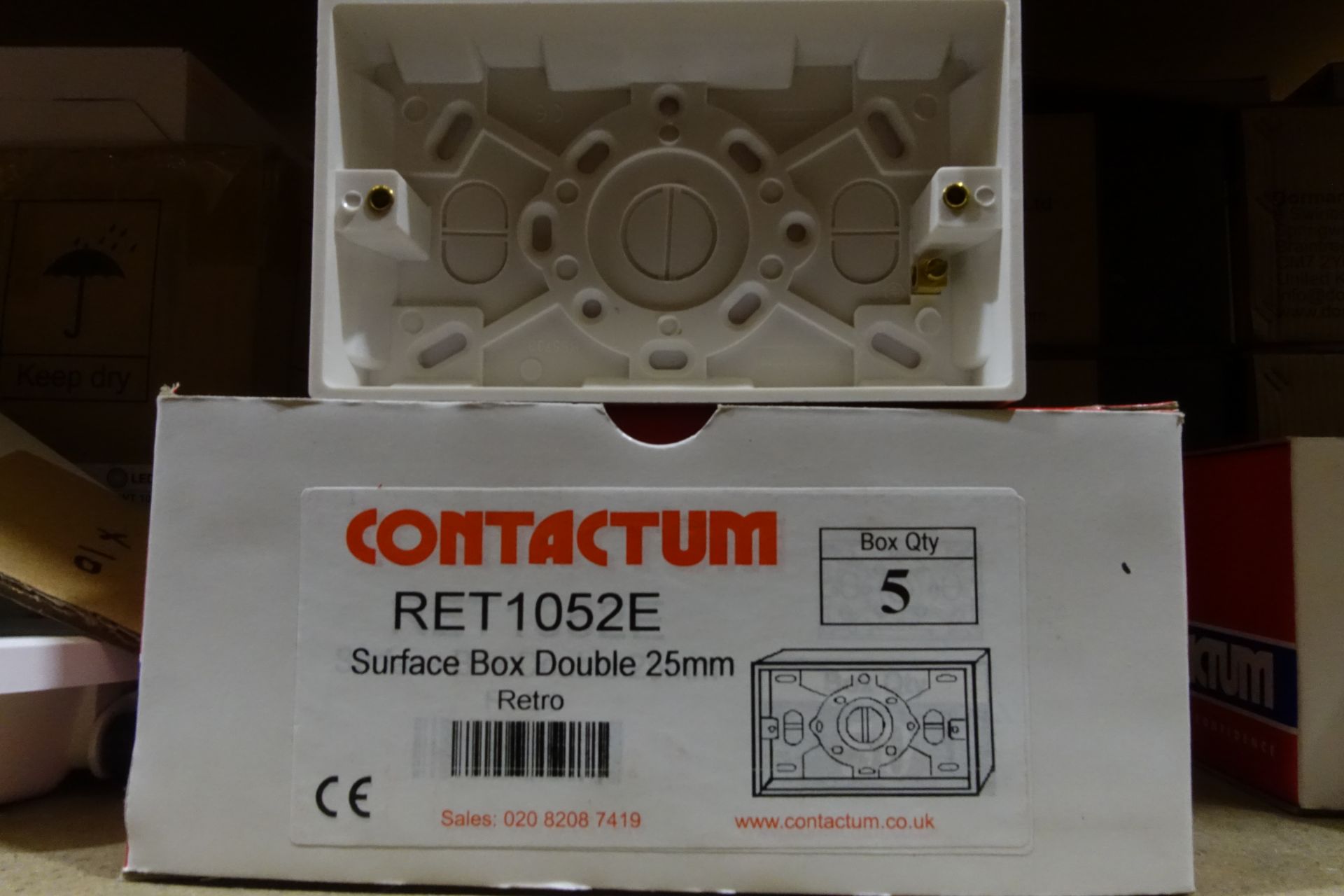 200 x CONTACTUM RET1052E 25mm Surface Double Box