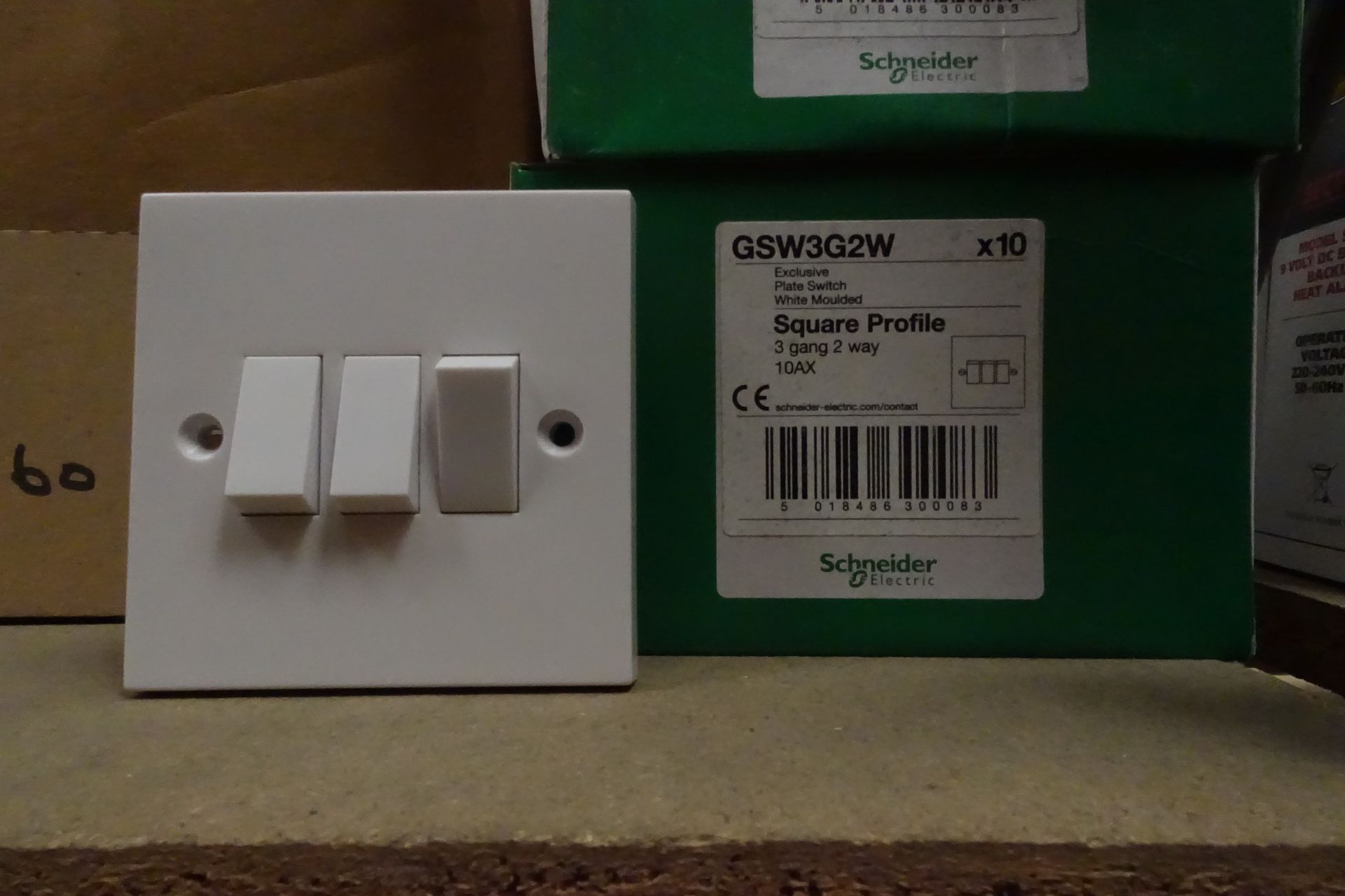 160 x SCHNEIDER GSW3G2W 3 Gang 1 Way Switch