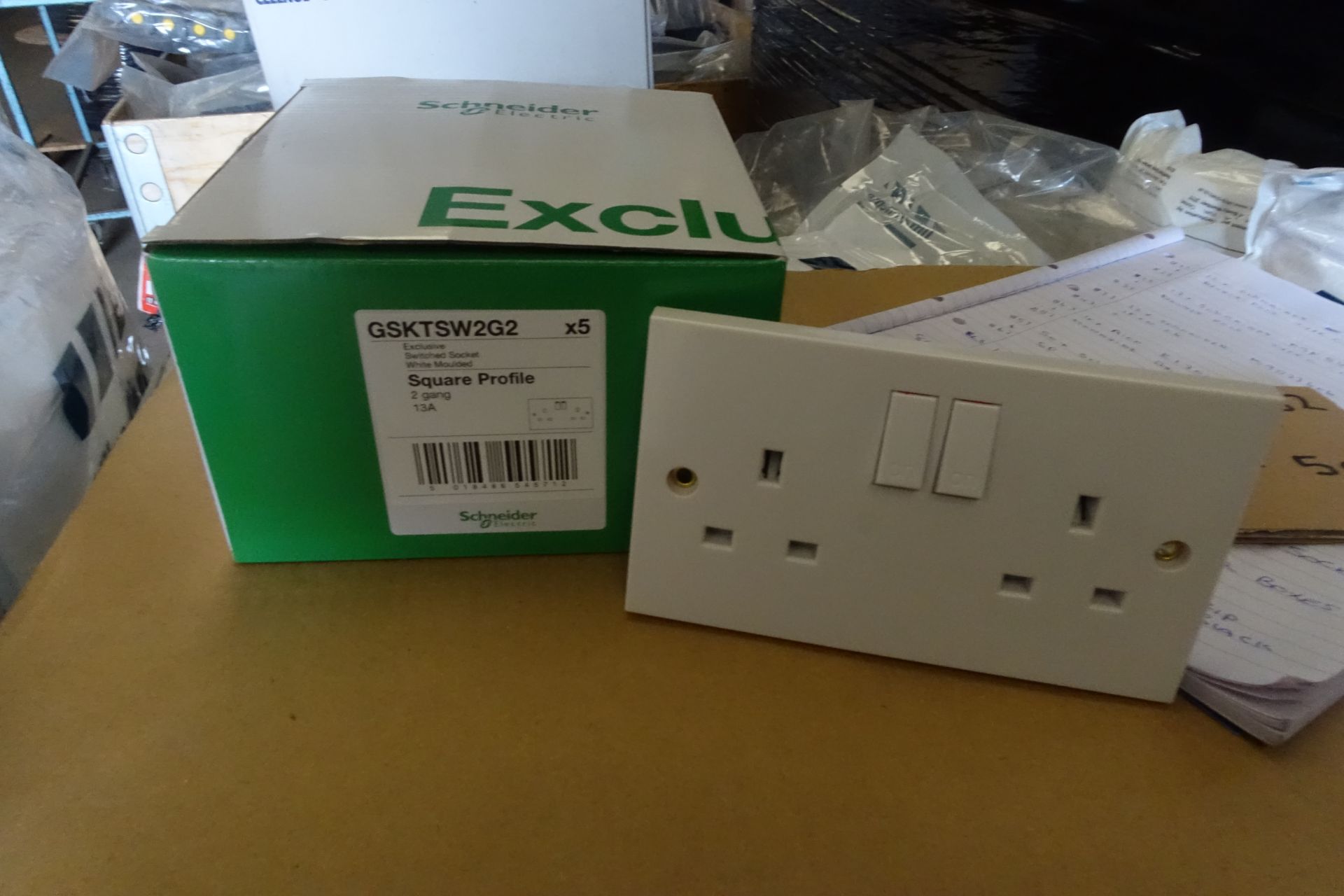 50 X Schneider GSKTSW2G2 13A 2g SP Swithched Socket White