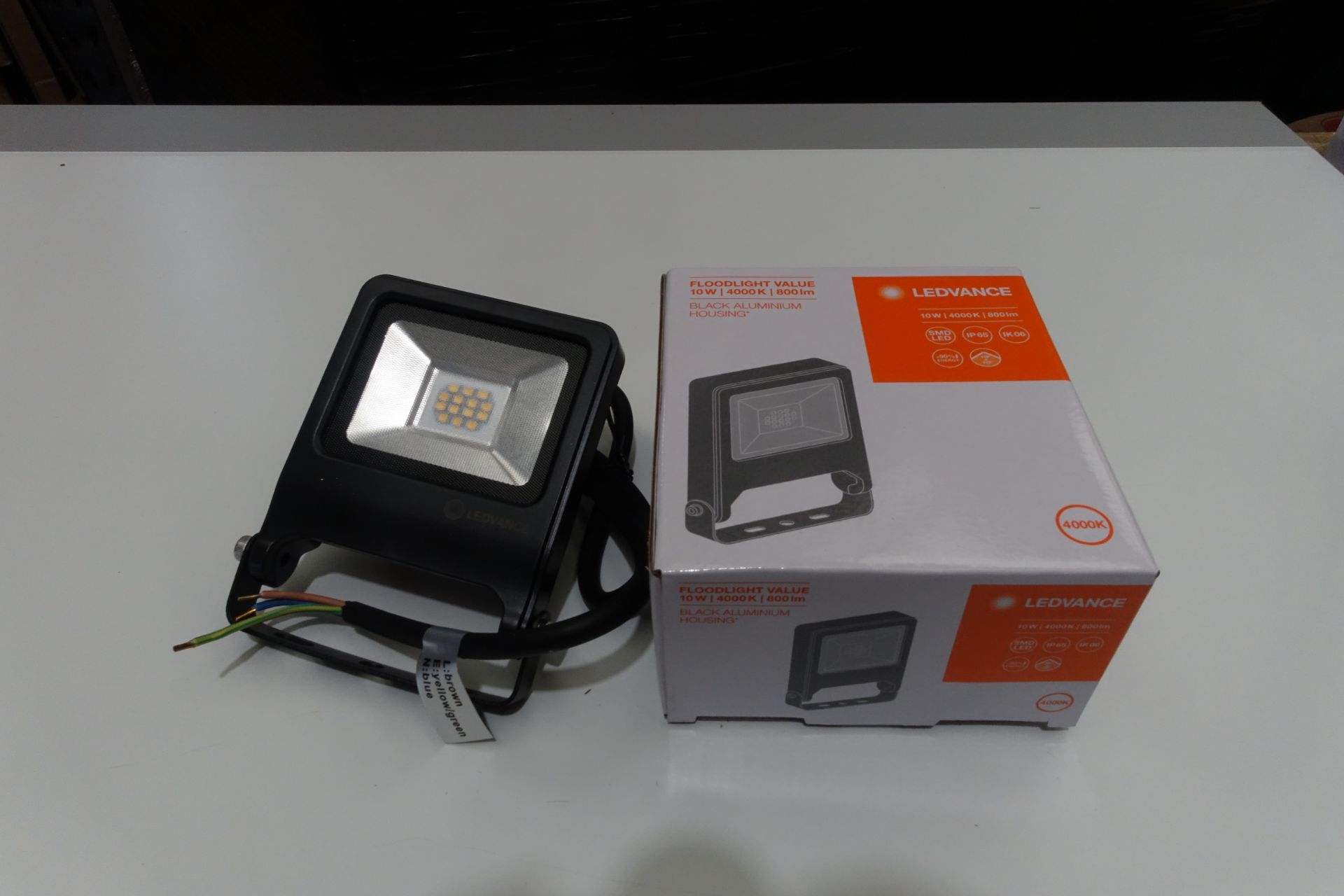 24 x LEDVANCE 10W LED Flood Light 4000K Black