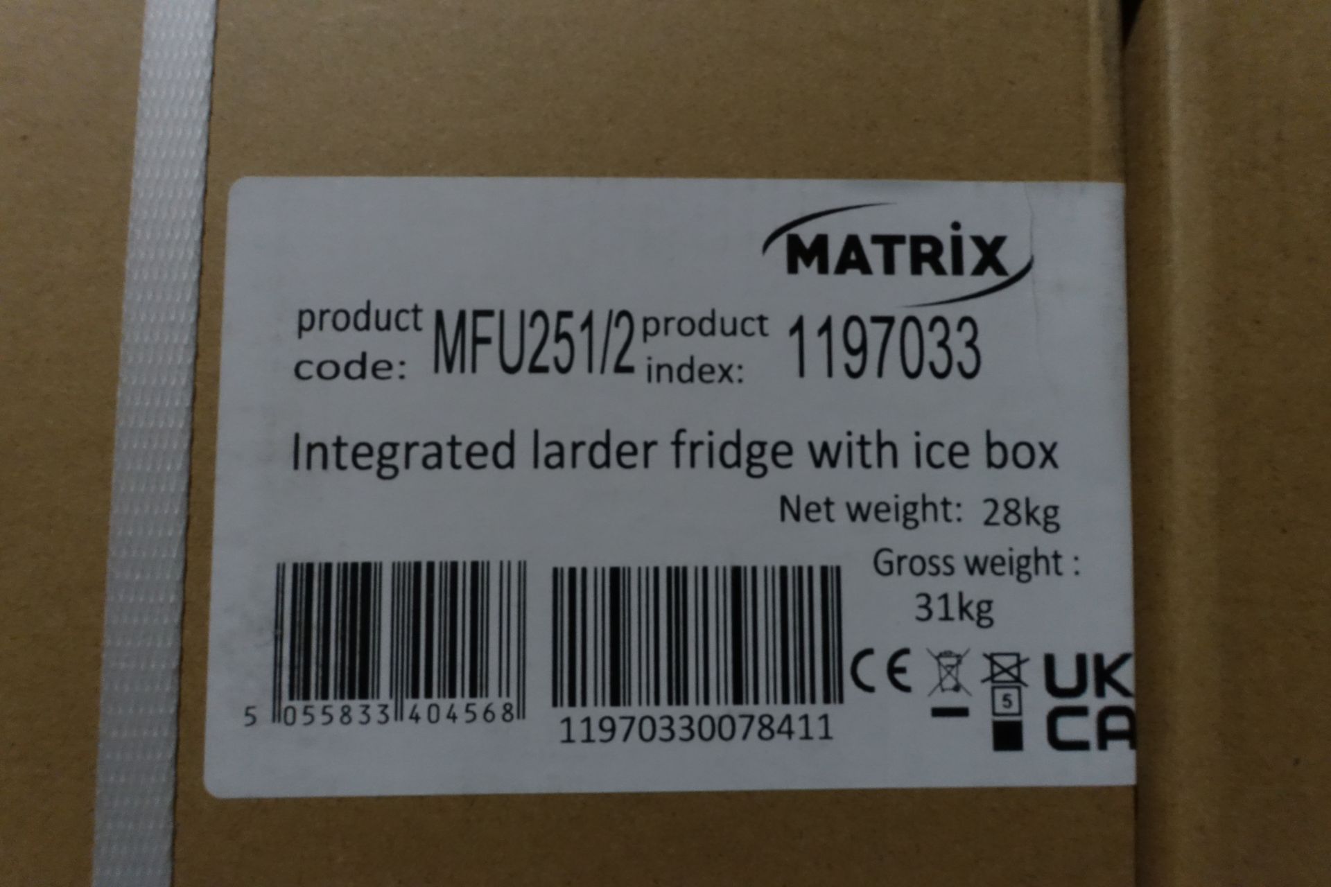 1 x MATRIX MFU251/2 Intergrated Larder Fridge with Ice Box