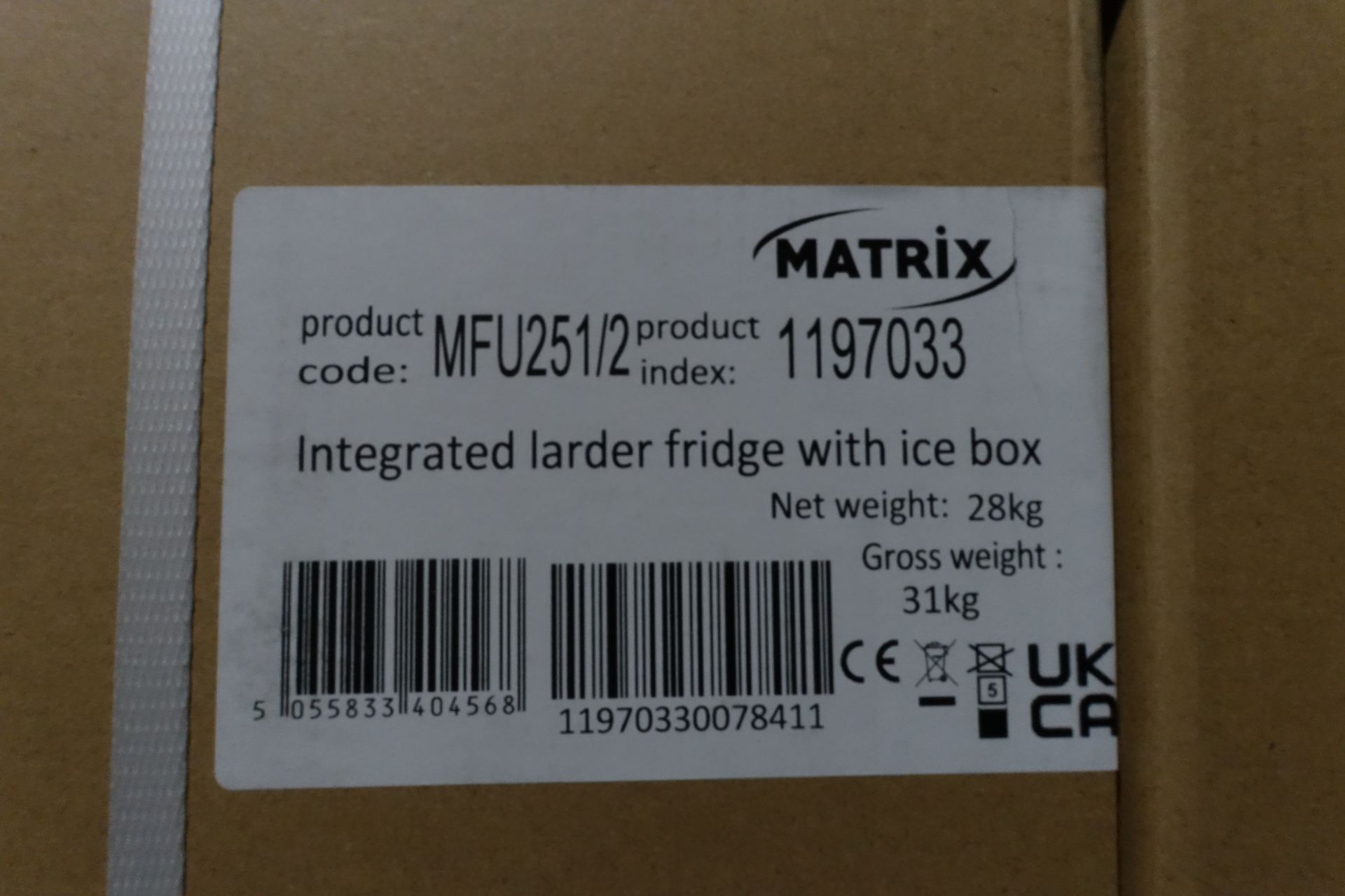 1 x MATRIX MFU251/2 Intergrated Larder Fridge with Ice Box