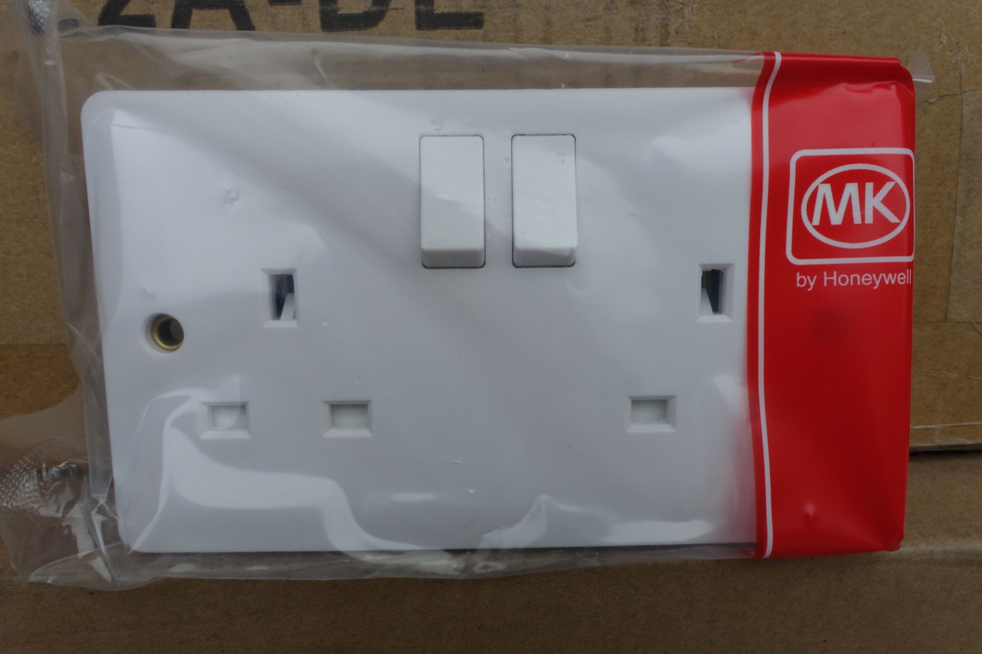 60 x MK MB2747WHi 13Amp 2G SP Switched Sockets