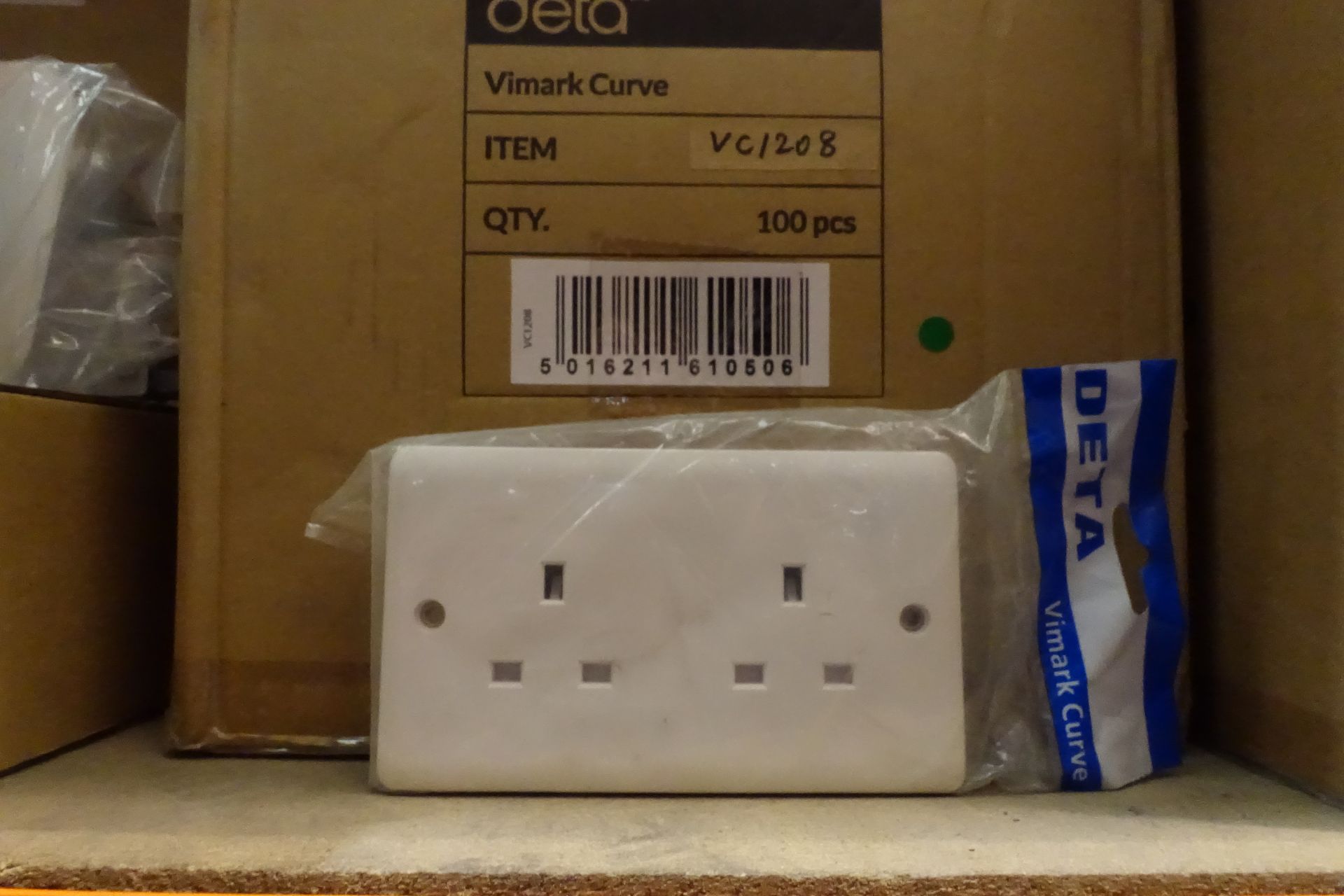 100 x DETA VC1208 2 Gang 13Amp Unswitched Sockets White Finish