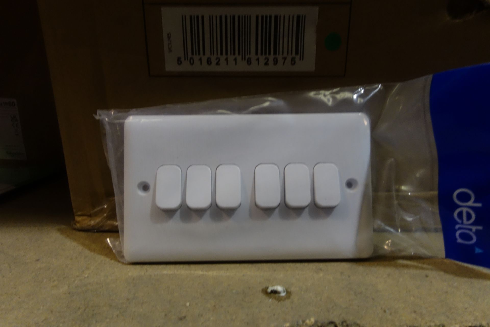 100 x DETA VC1245 6 Gang 2 Way 10A Switches White Finish