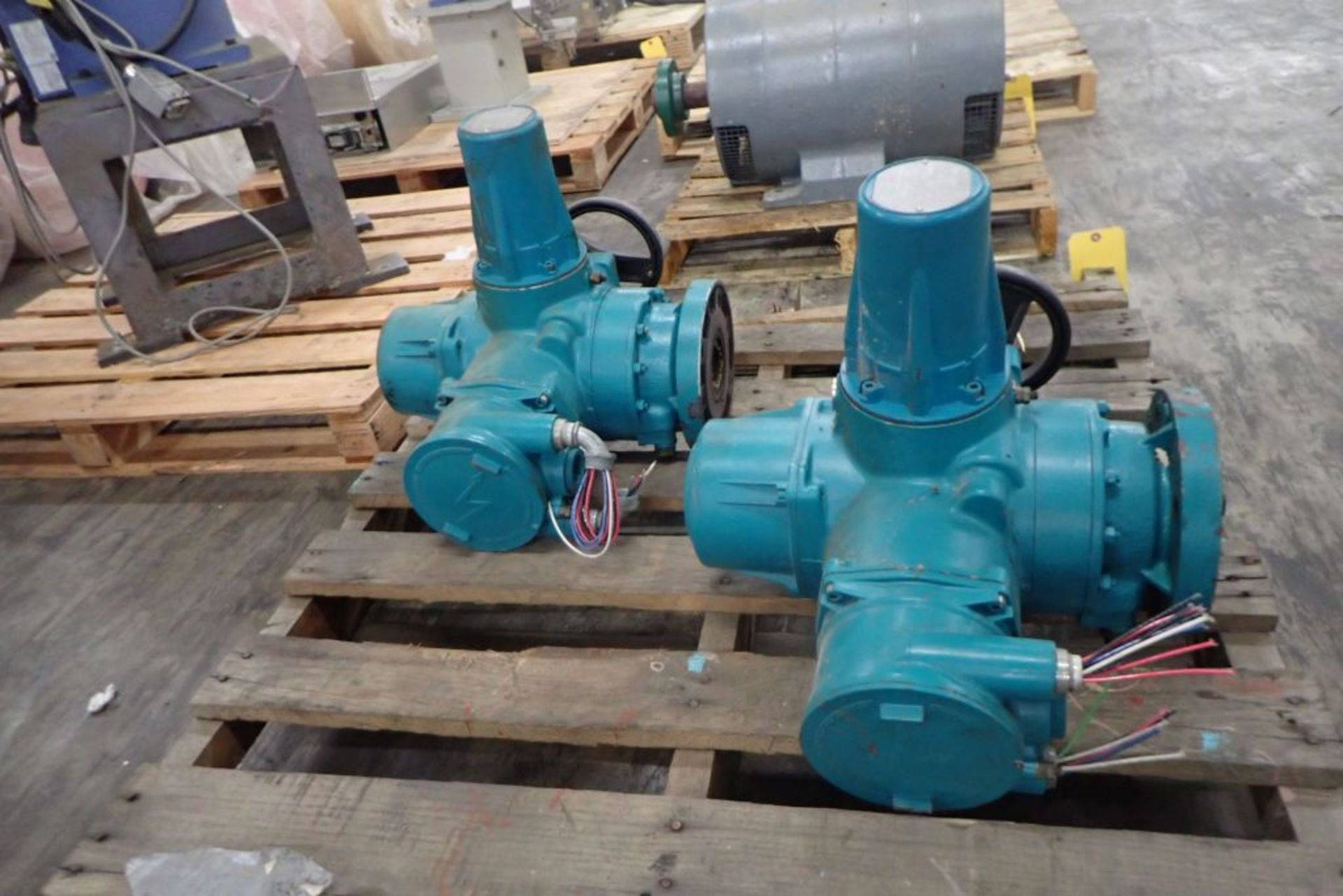 Lot of (2) Keystone Valve Actuators - Image 3 of 7