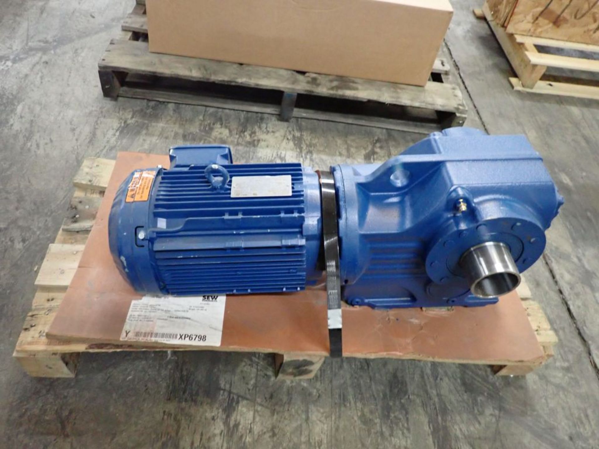 Sew-Eurodrive Gearmotor - Image 3 of 7