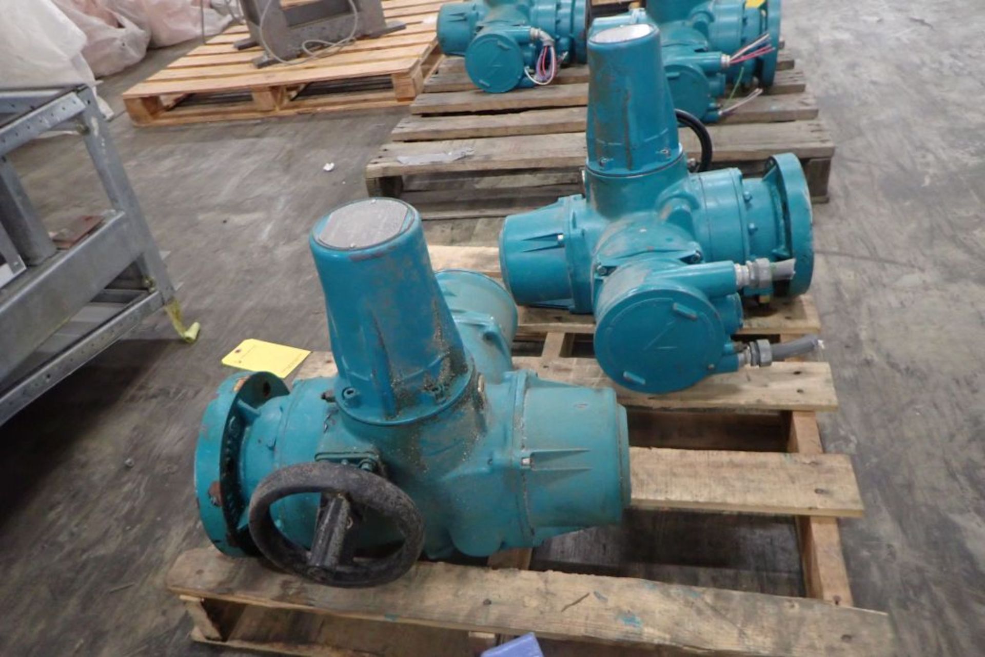 Lot of (2) Keystone Valve Actuators - Image 4 of 7