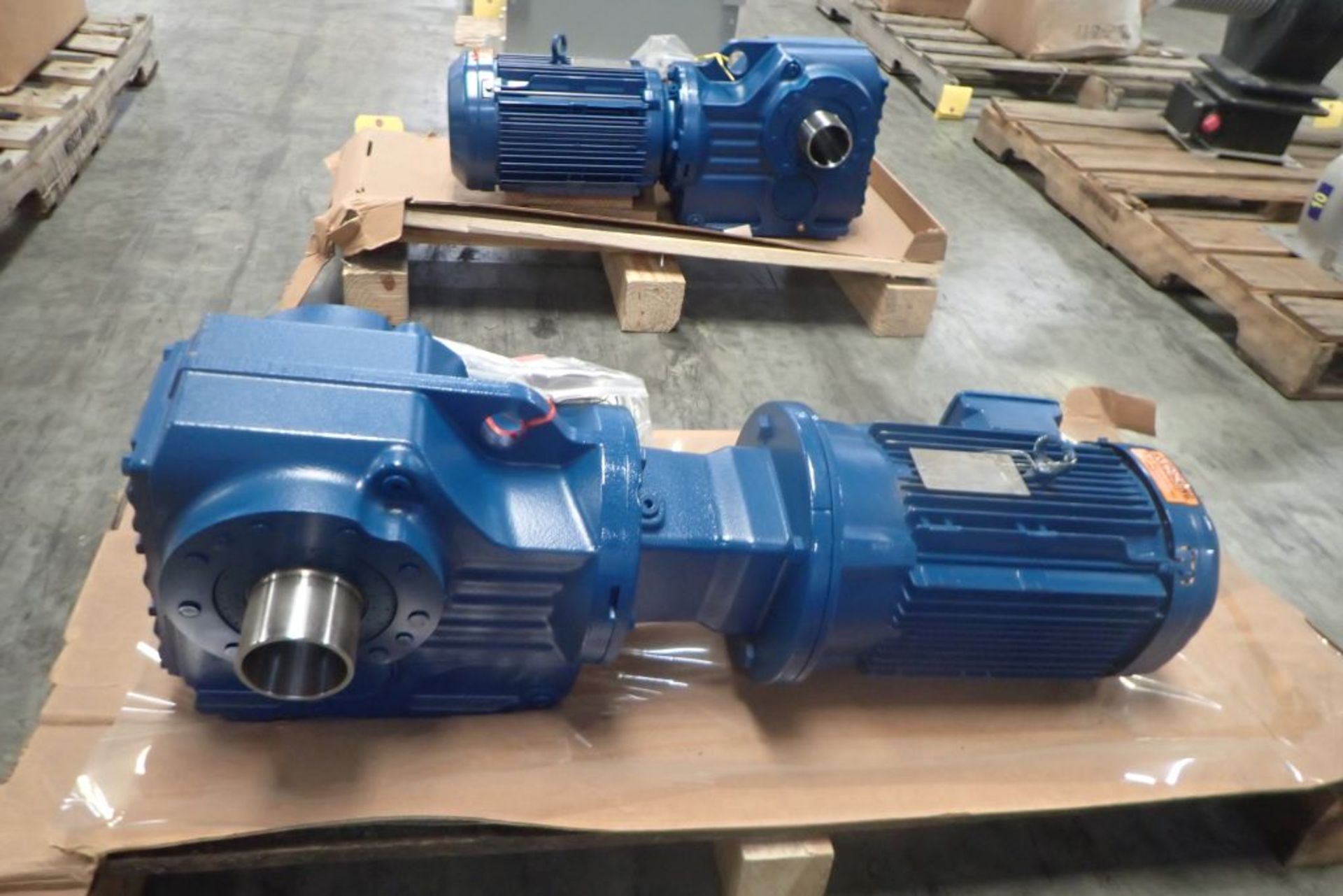 Sew-Eurodrive 3.0 HP Gearmotor - Image 3 of 5