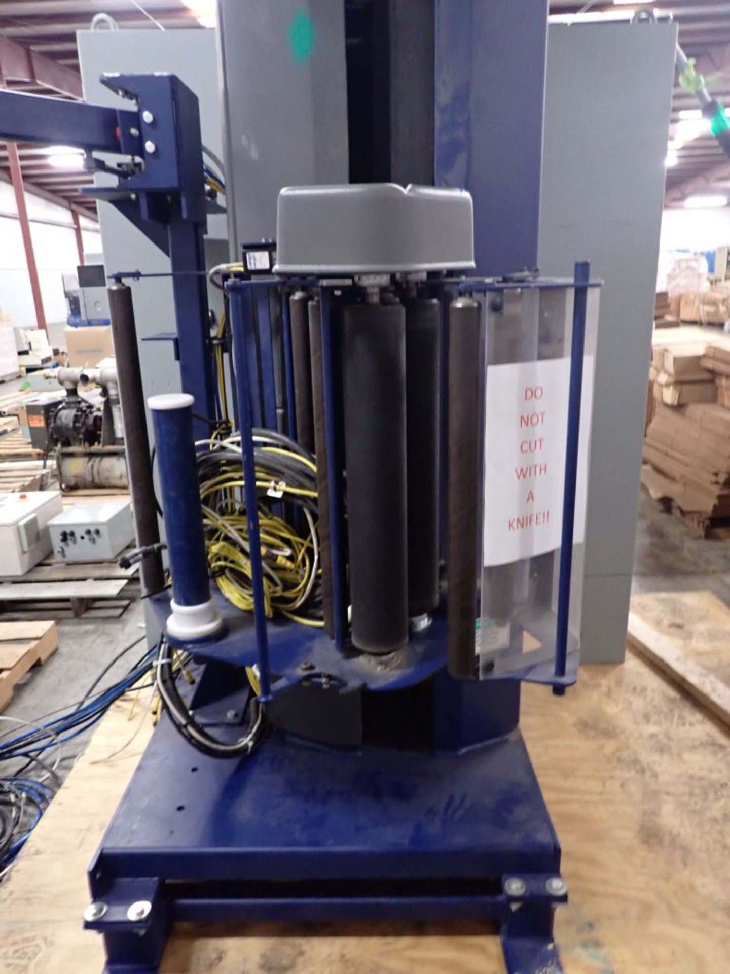 Lantech Pallet Wrapping System with Infeed and Outfeed Conveyor - Image 39 of 99