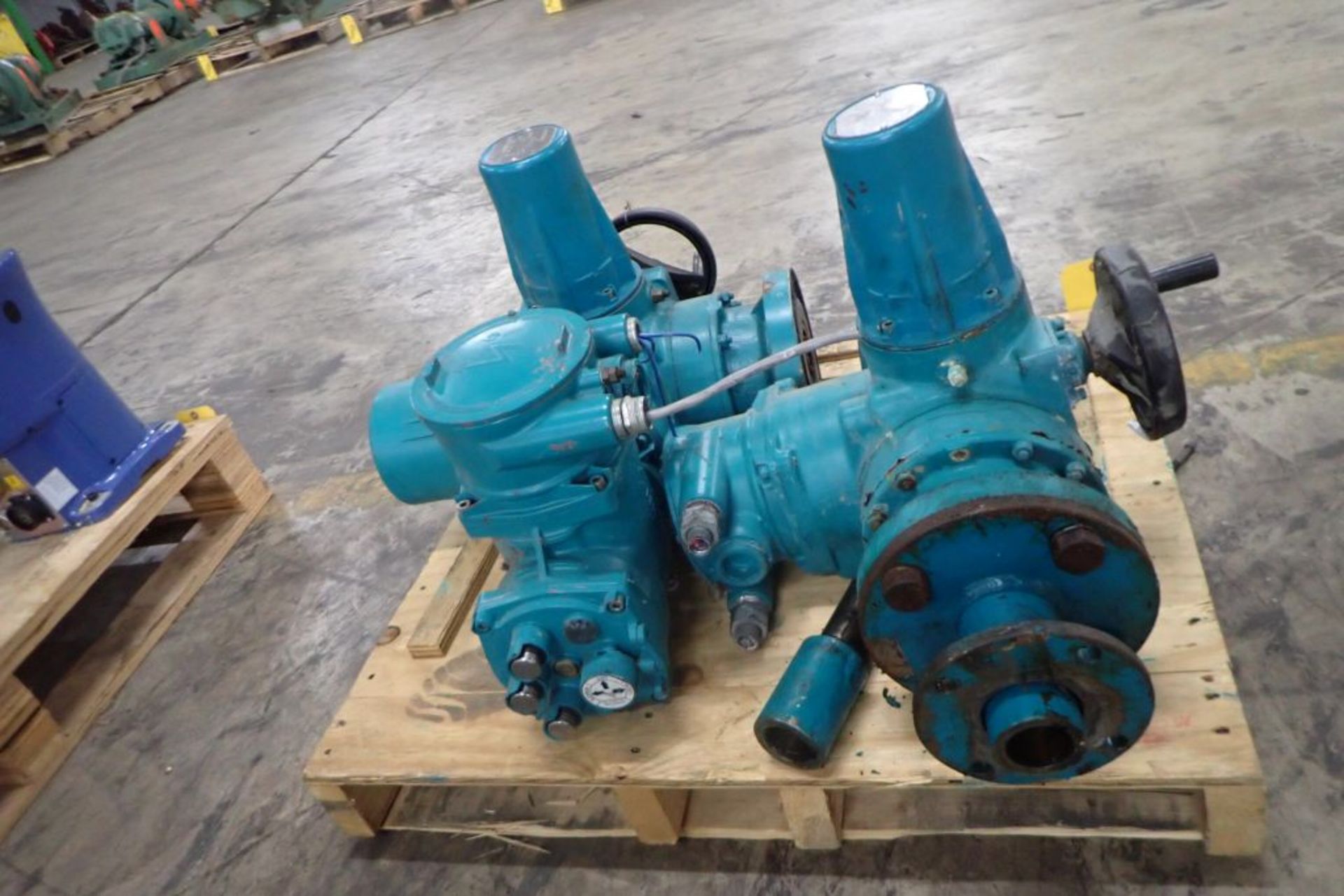 Lot of (2) Keystone Valve Actuators - Image 3 of 7