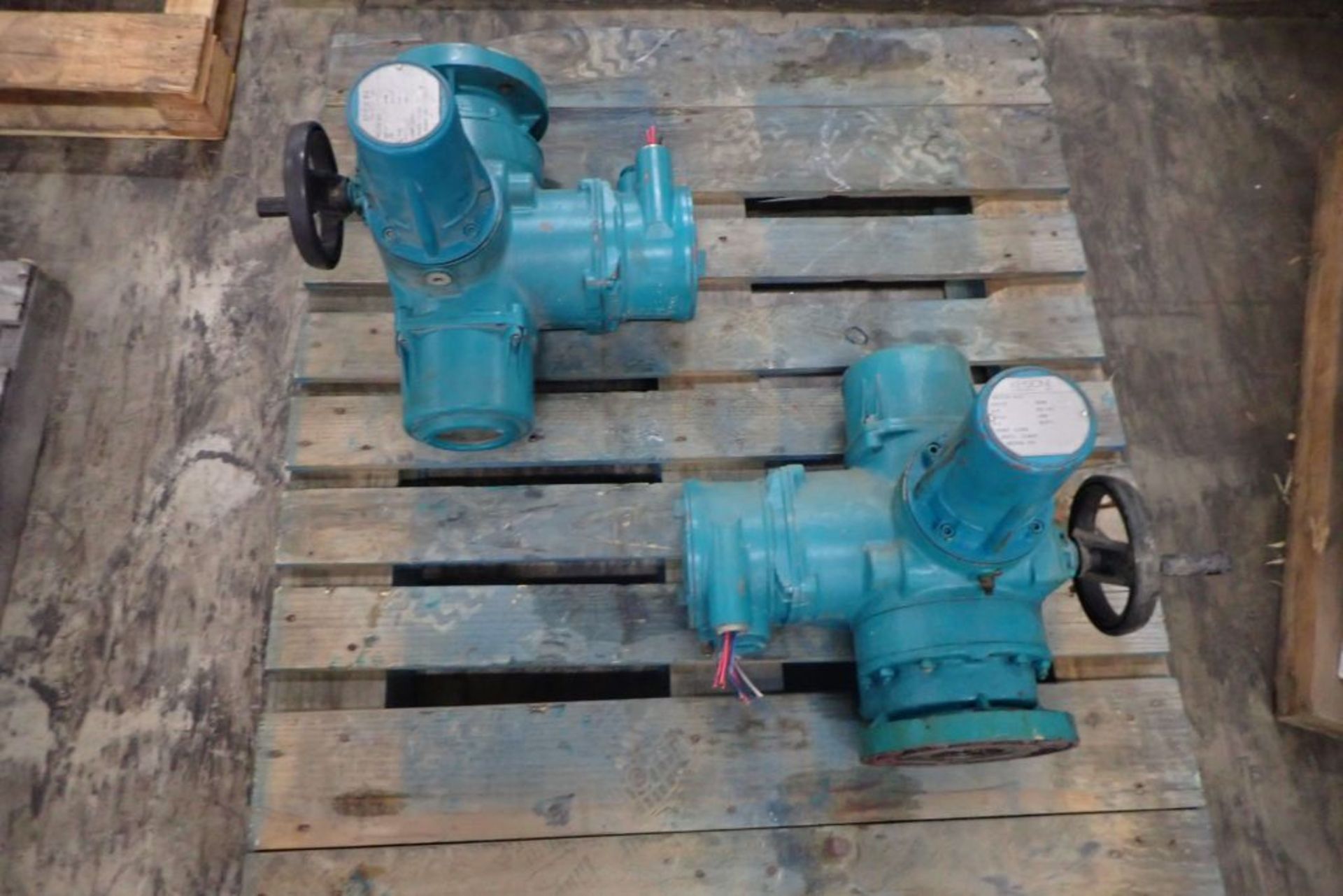 Lot of (2) Keystone Valve Actuators - Image 2 of 7