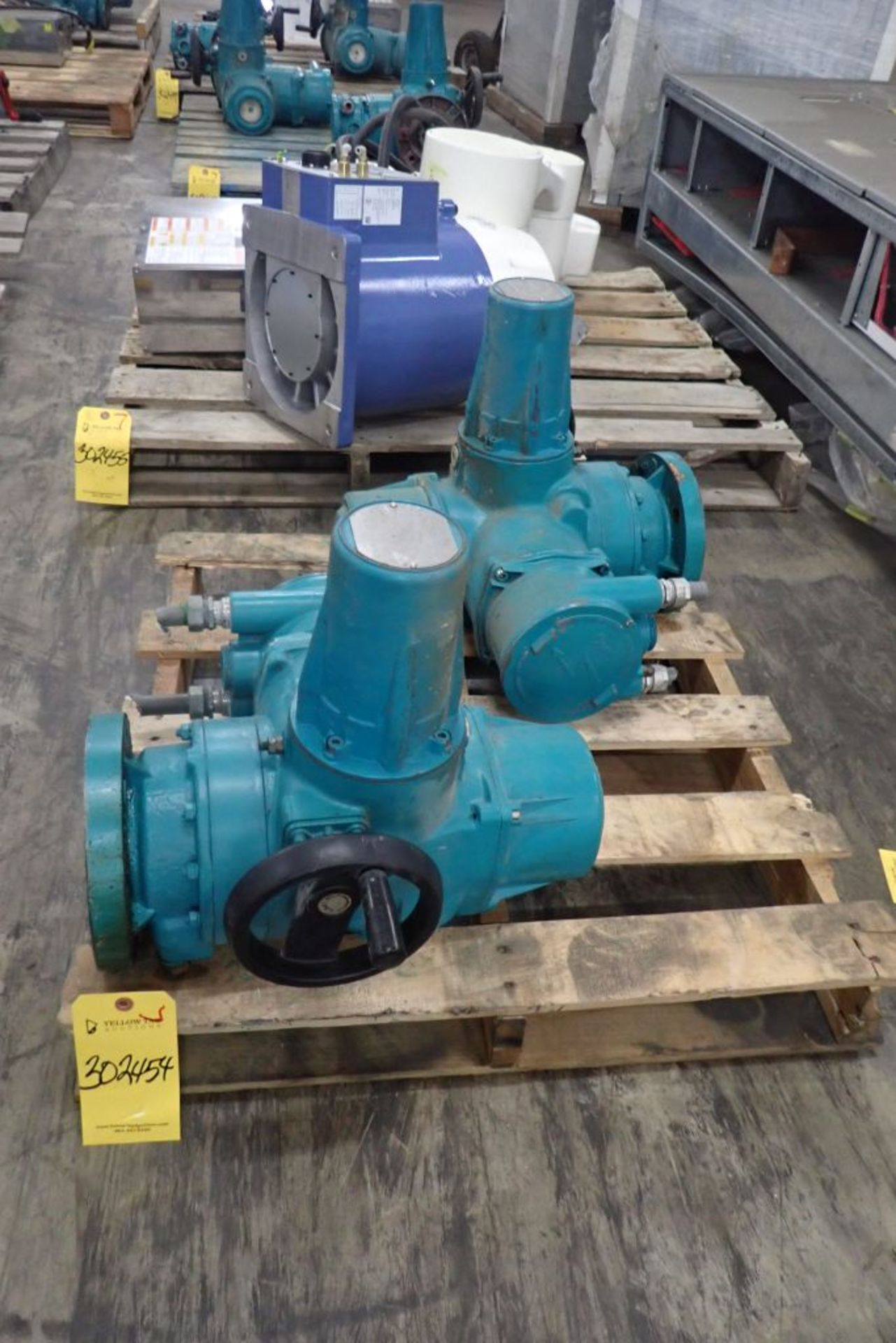 Lot of (2) Keystone Valve Actuators - Image 2 of 7