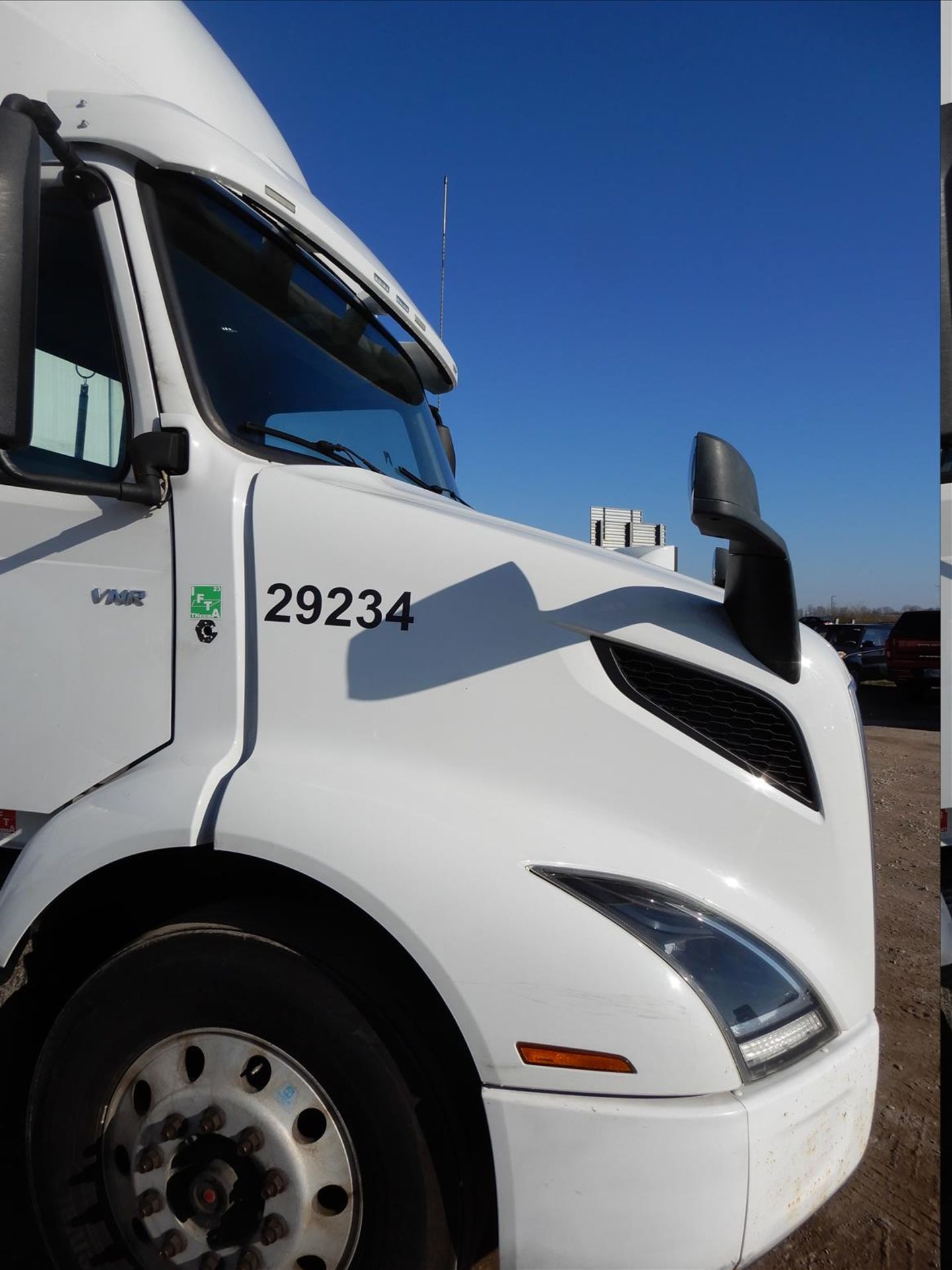 2019 Volvo VNR 300 Daycab Truck Tractor - Located in Indianapolis, IN - Image 27 of 61