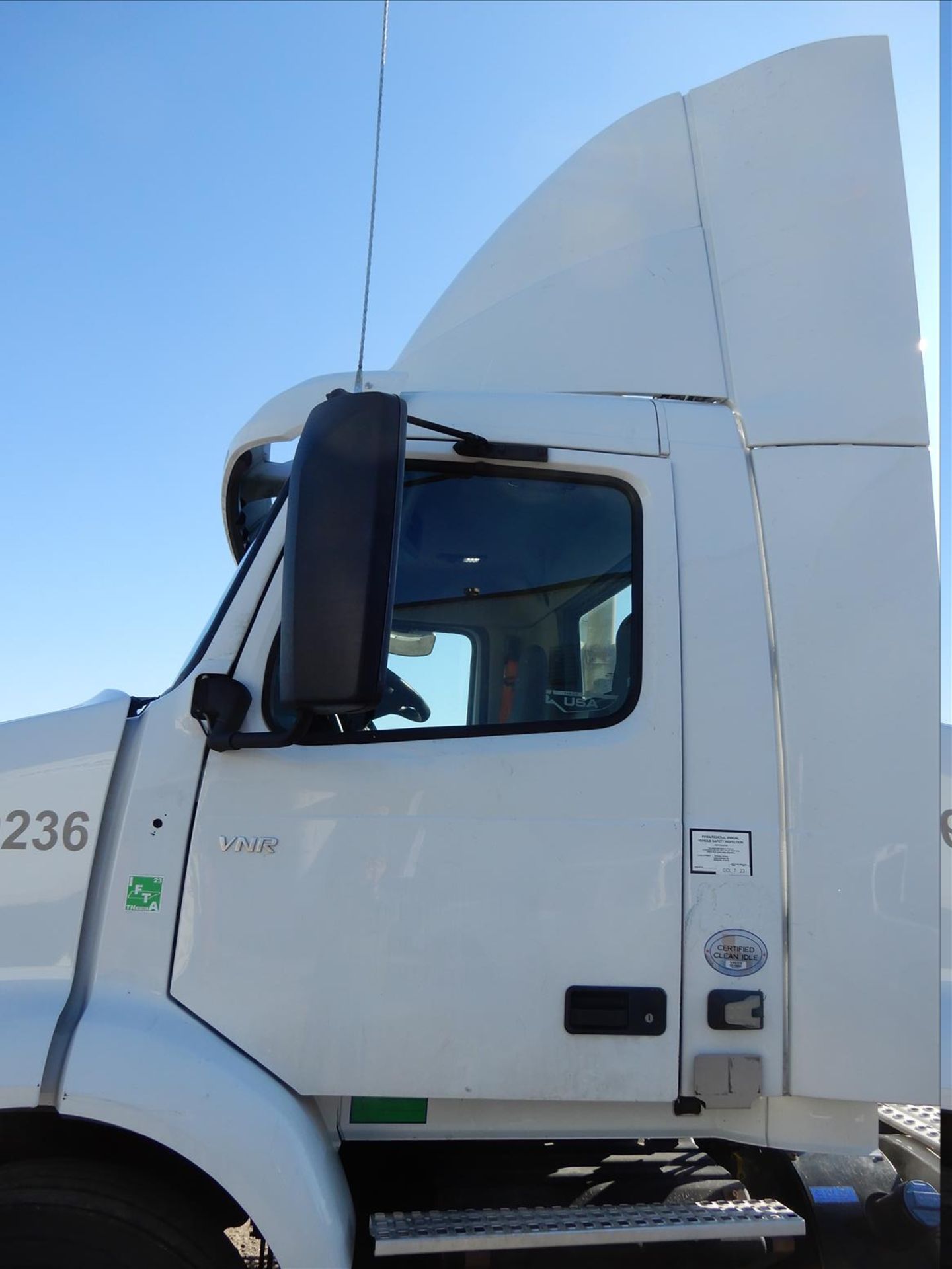 2019 Volvo VNR 300 Daycab Truck Tractor - Located in Indianapolis, IN - Image 11 of 61