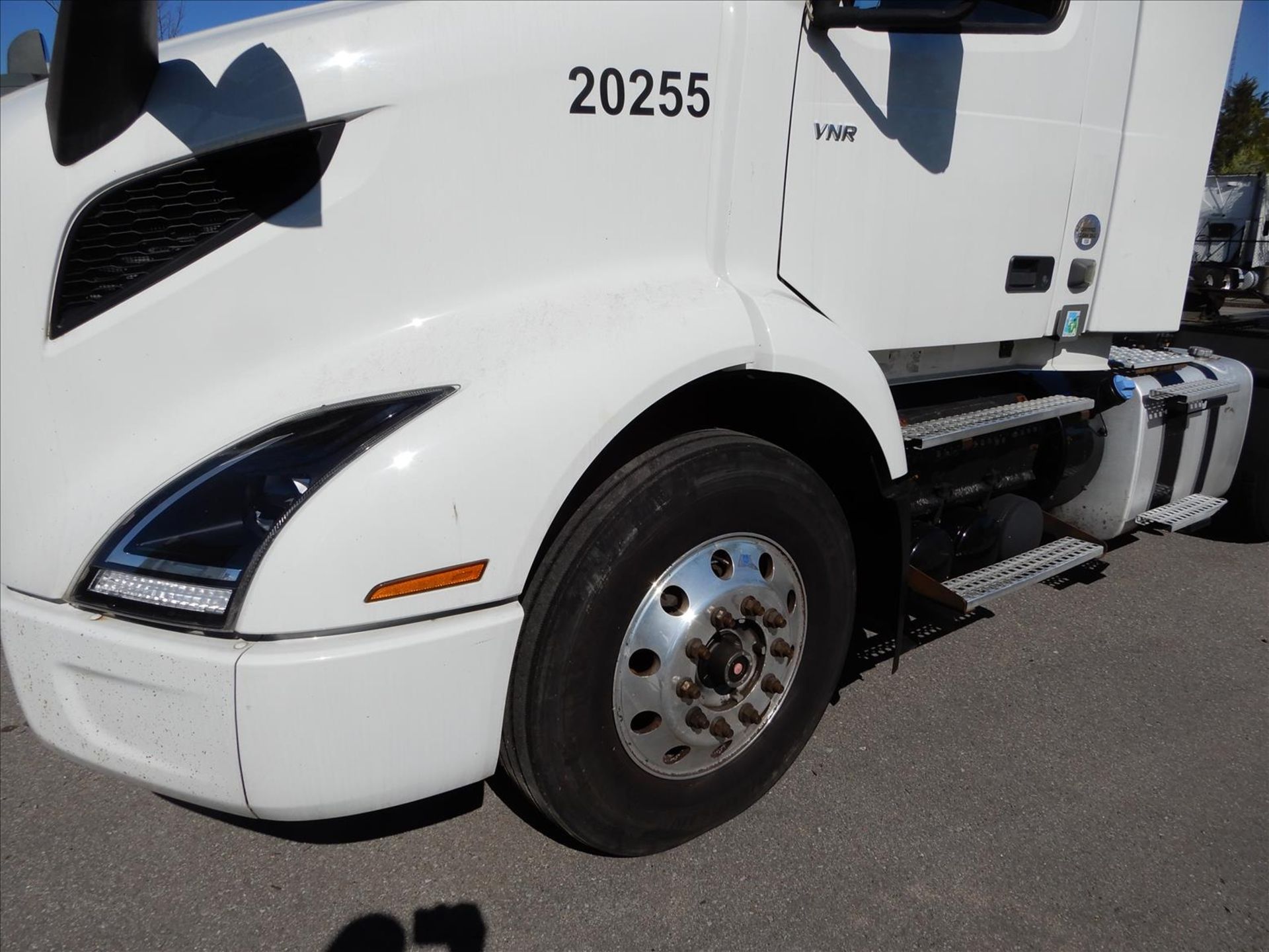 2020 Volvo VNR 300 Daycab Truck Tractor - Located in Murfreesboro, TN - Image 13 of 62