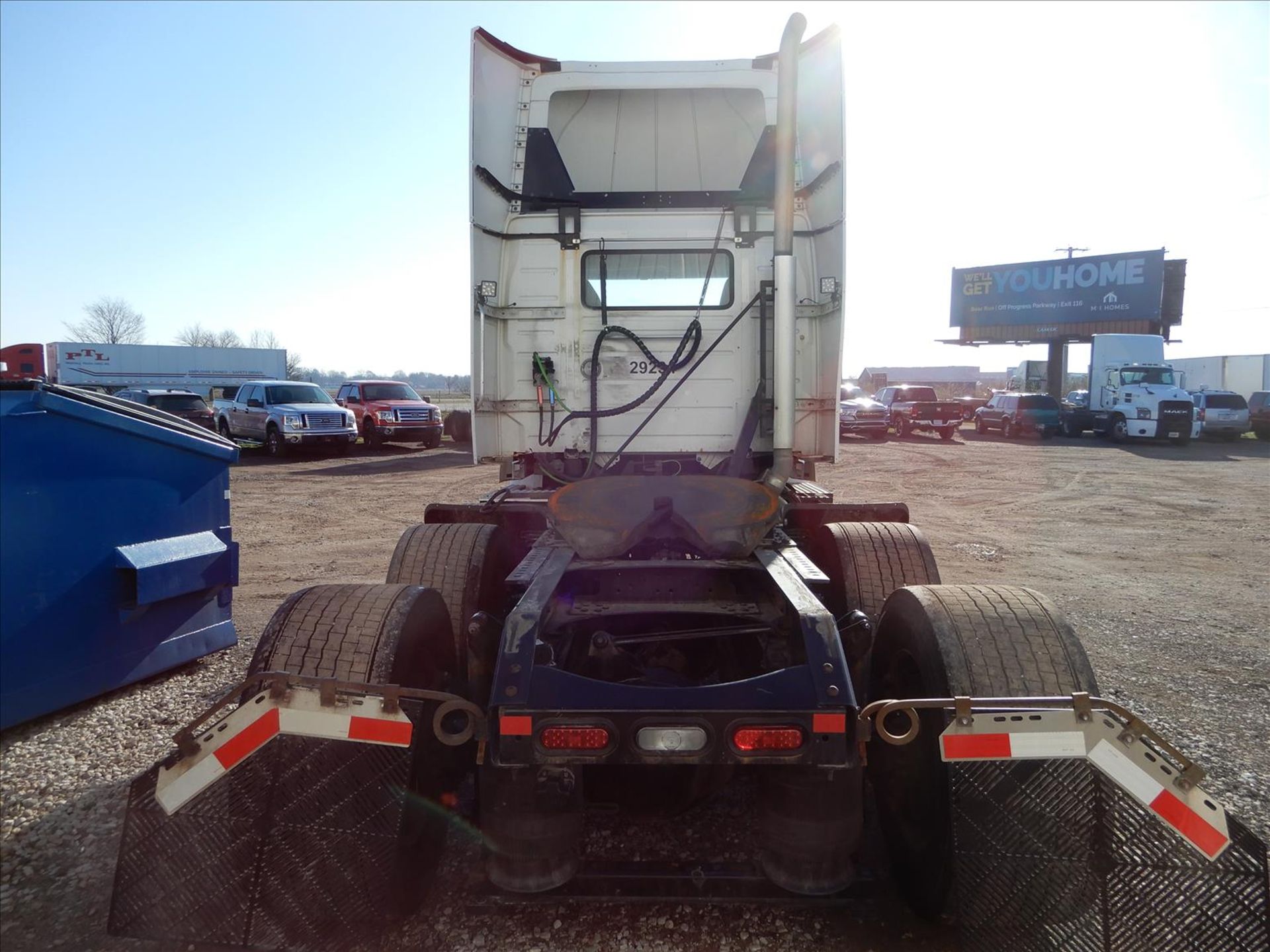 2019 Volvo VNR 300 Daycab Truck Tractor - Located in Indianapolis, IN - Image 5 of 61