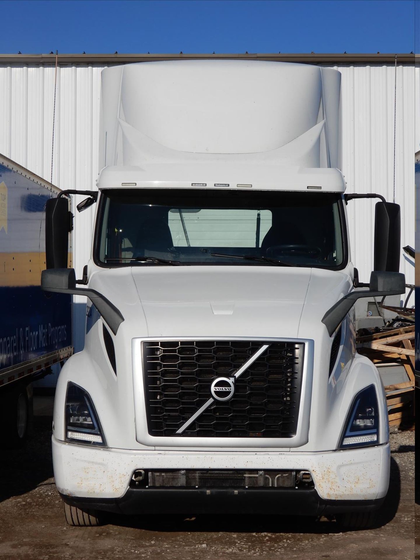 2019 Volvo VNR 300 Daycab Truck Tractor - Located in Indianapolis, IN - Image 2 of 61