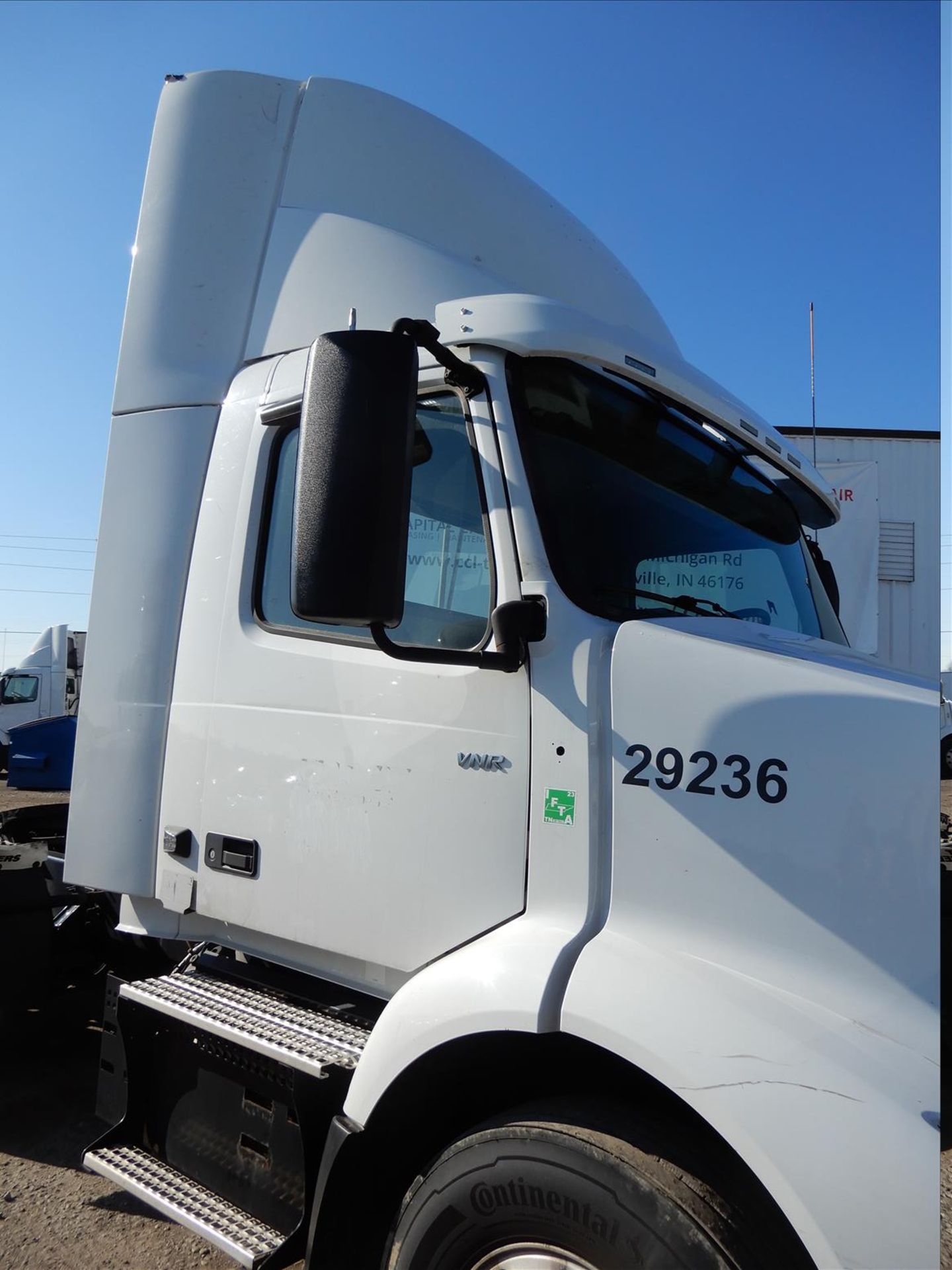 2019 Volvo VNR 300 Daycab Truck Tractor - Located in Indianapolis, IN - Image 27 of 61