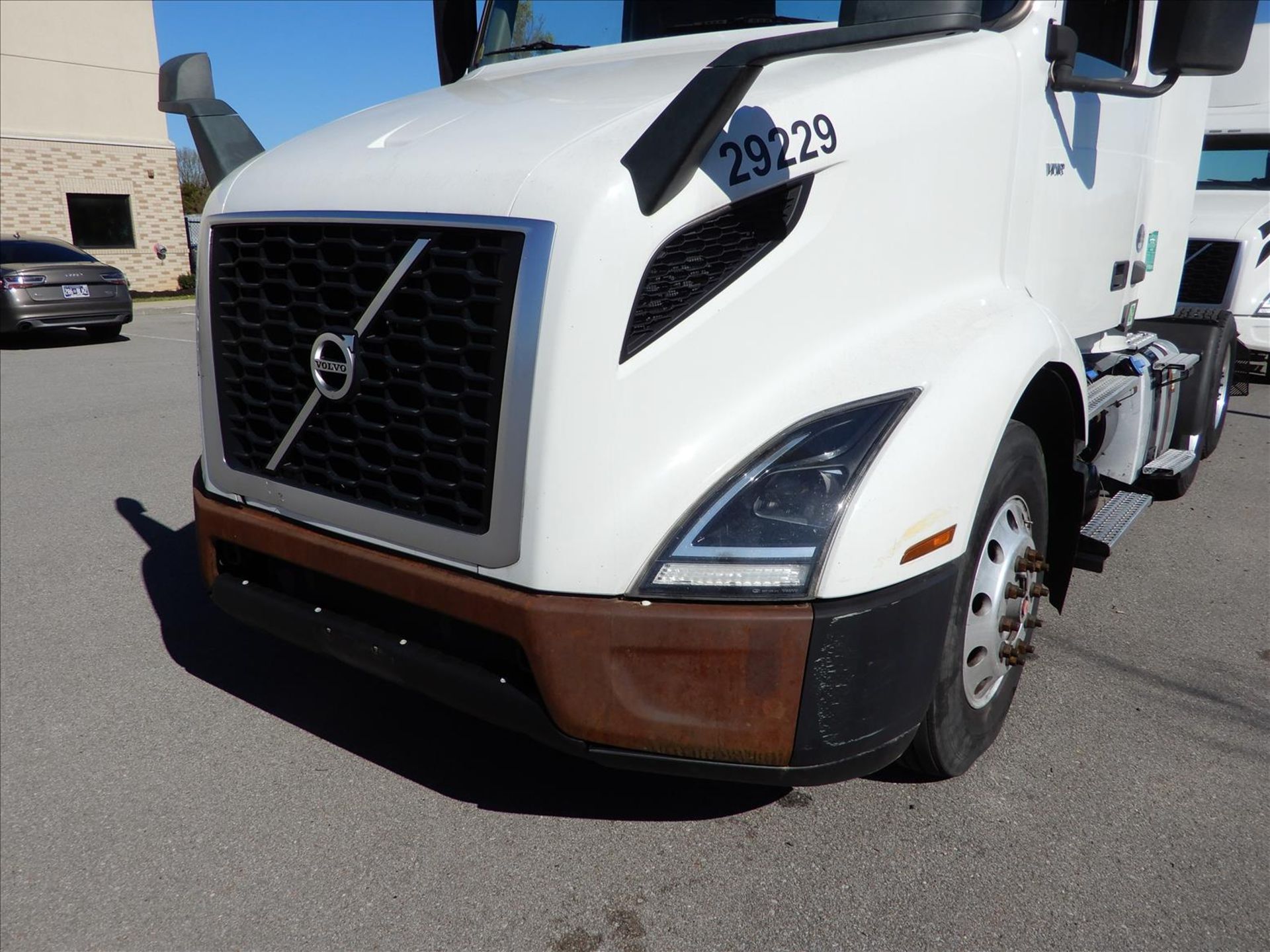 2019 Volvo VNR 300 Daycab Truck Tractor - Located in Murfreesboro, TN - Image 26 of 58