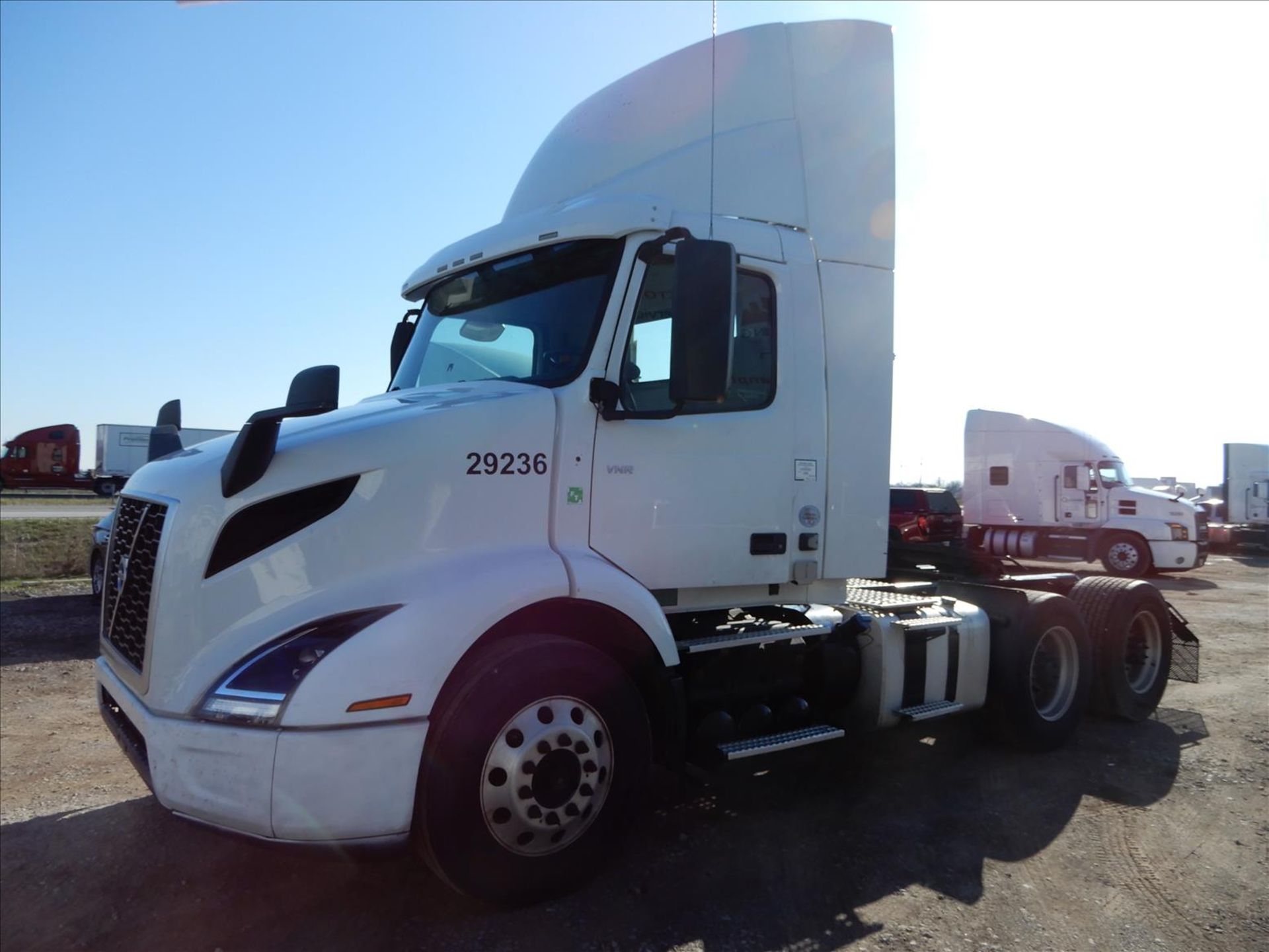 2019 Volvo VNR 300 Daycab Truck Tractor - Located in Indianapolis, IN