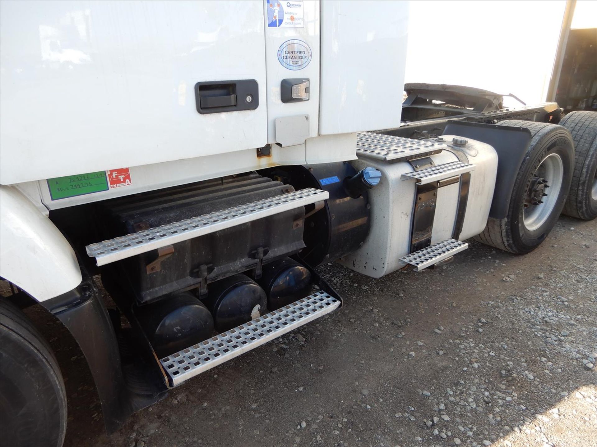 2019 Volvo VNR 300 Daycab Truck Tractor - Located in Indianapolis, IN - Image 9 of 61