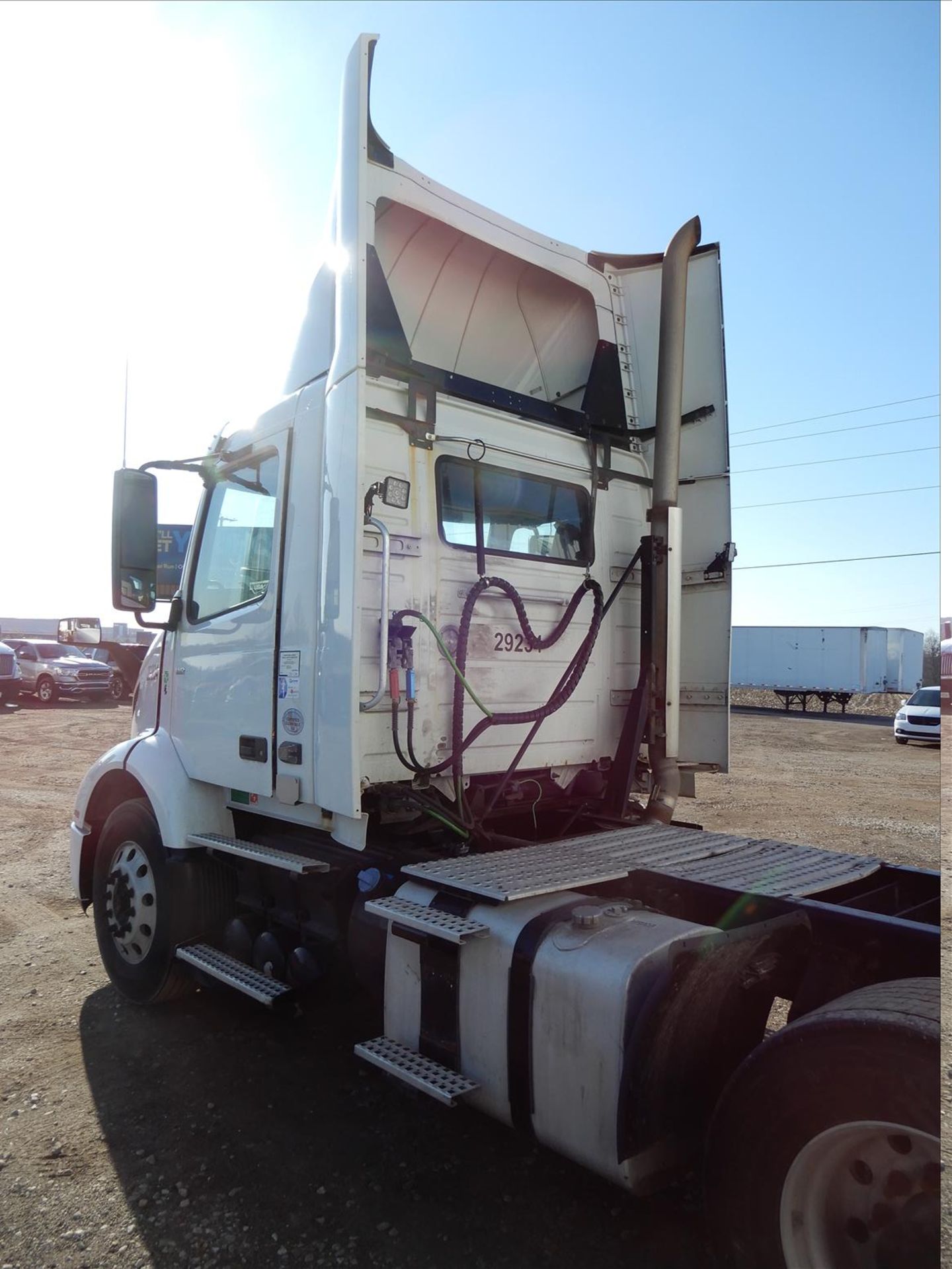 2019 Volvo VNR 300 Daycab Truck Tractor - Located in Indianapolis, IN - Image 7 of 61