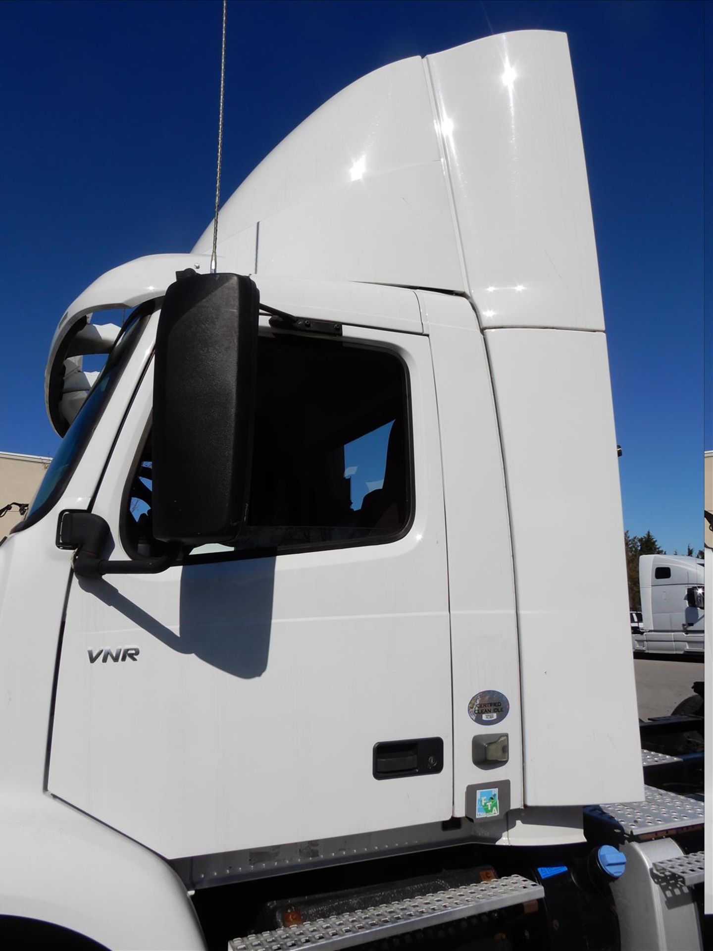 2020 Volvo VNR 300 Daycab Truck Tractor - Located in Murfreesboro, TN - Image 16 of 62