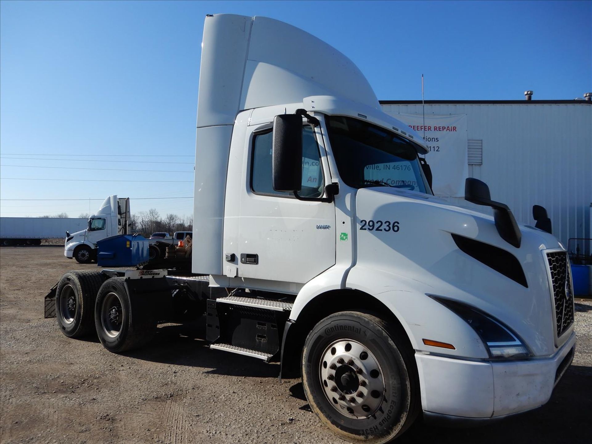 2019 Volvo VNR 300 Daycab Truck Tractor - Located in Indianapolis, IN - Image 4 of 61