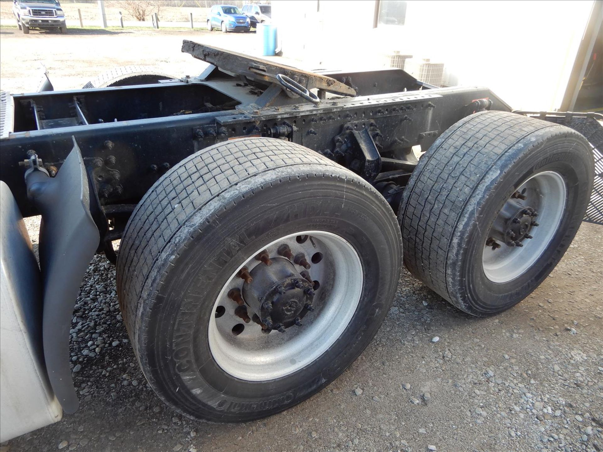 2019 Volvo VNR 300 Daycab Truck Tractor - Located in Indianapolis, IN - Image 16 of 61