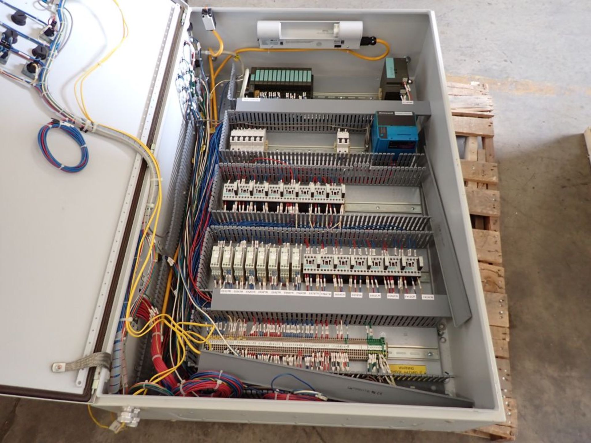 Control Panel with Contents - Image 9 of 29