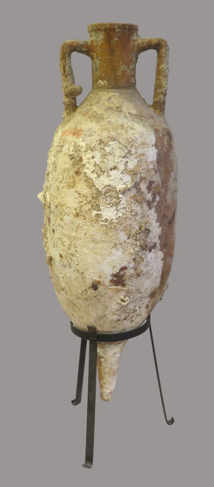 Antike Amphore mit 2 seitlichen Handhaben, Italien, Ton, Meeresfund, rest., Ständer, h 86 cm, d 33 