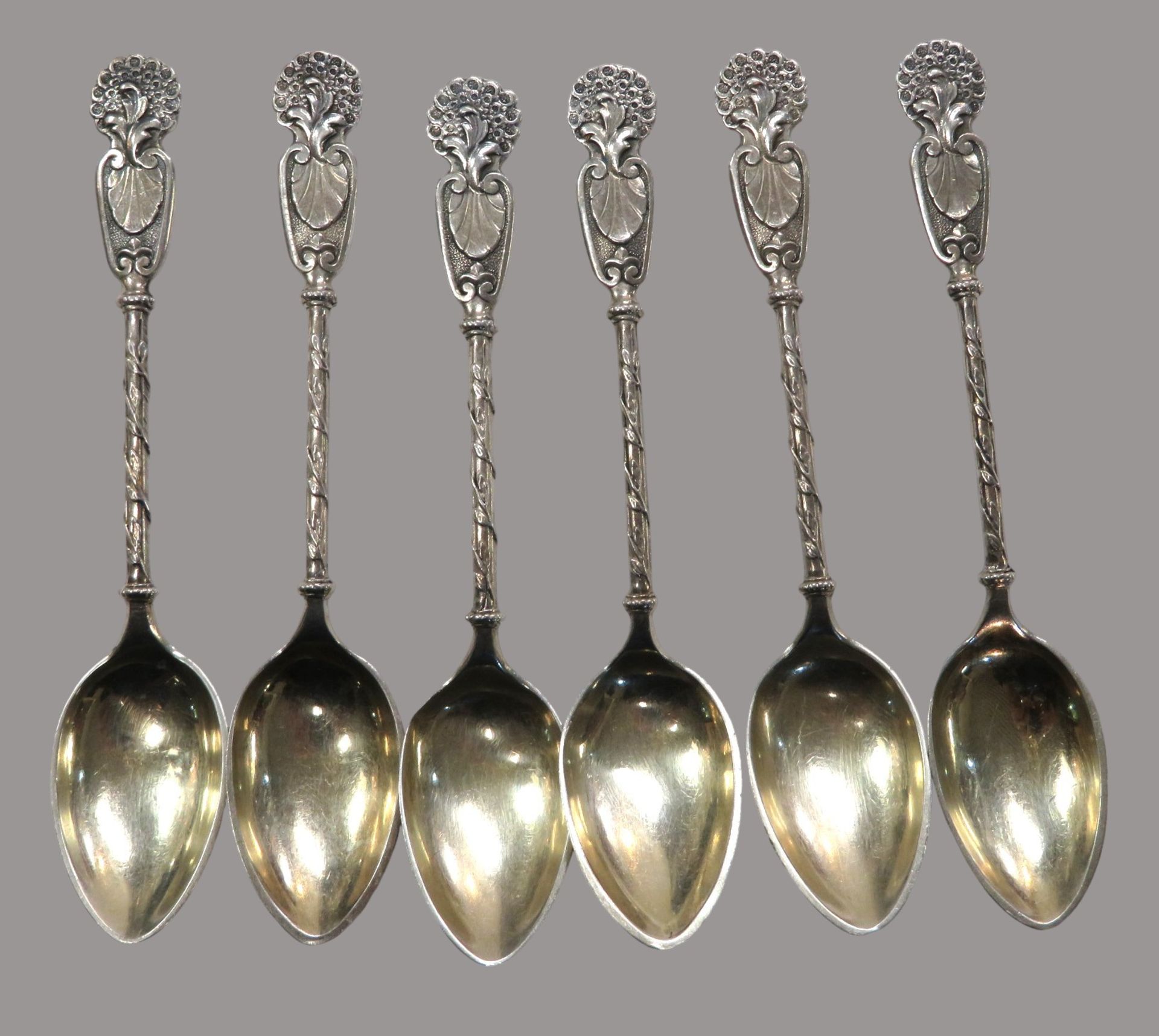 6 entzückende Teelöffel, Deutsch, um 1900, Silber 800/000, punziert, 66 g, Griffe mit reicher Dekor