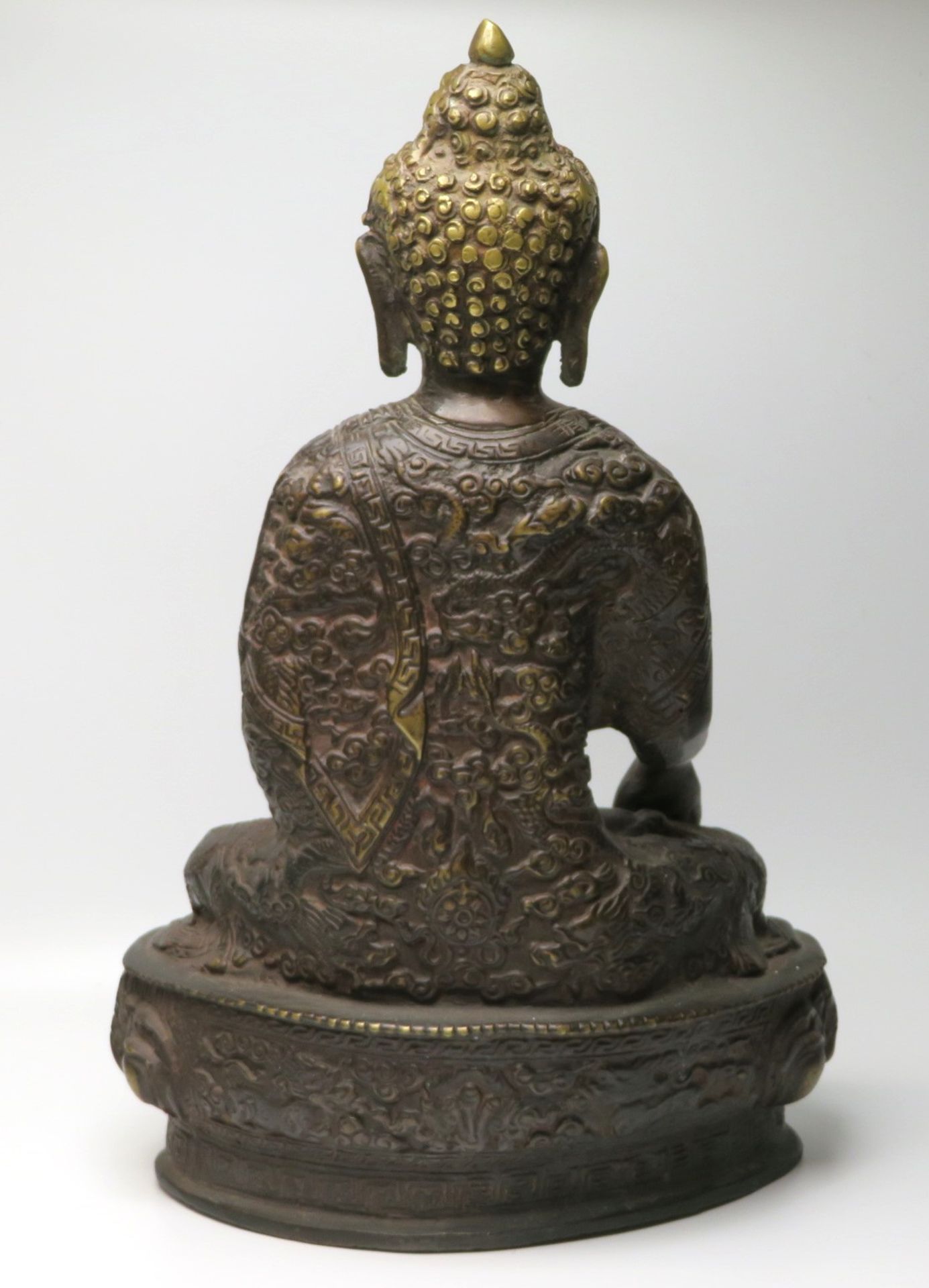 Sitzender Buddha, Südostasien, Bronze, Lotussockel, 27,5 x 17,5 x 11,5 cm. - Bild 2 aus 2