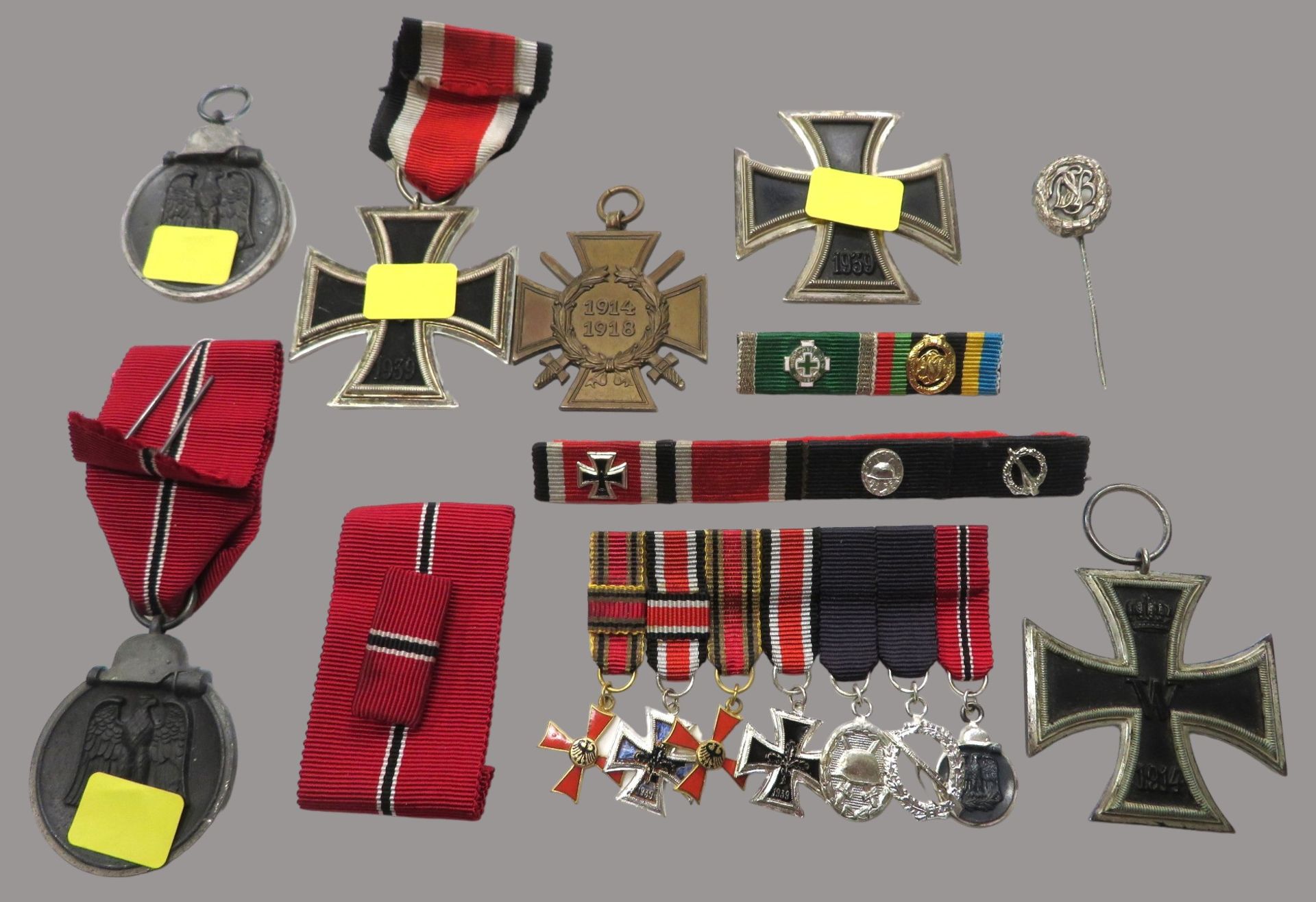 10 teiliges Konvolut diverser Orden und Ehrenabzeichen, 1. und 2. Weltkrieg, u.a. Eisernes Kreuz, 2