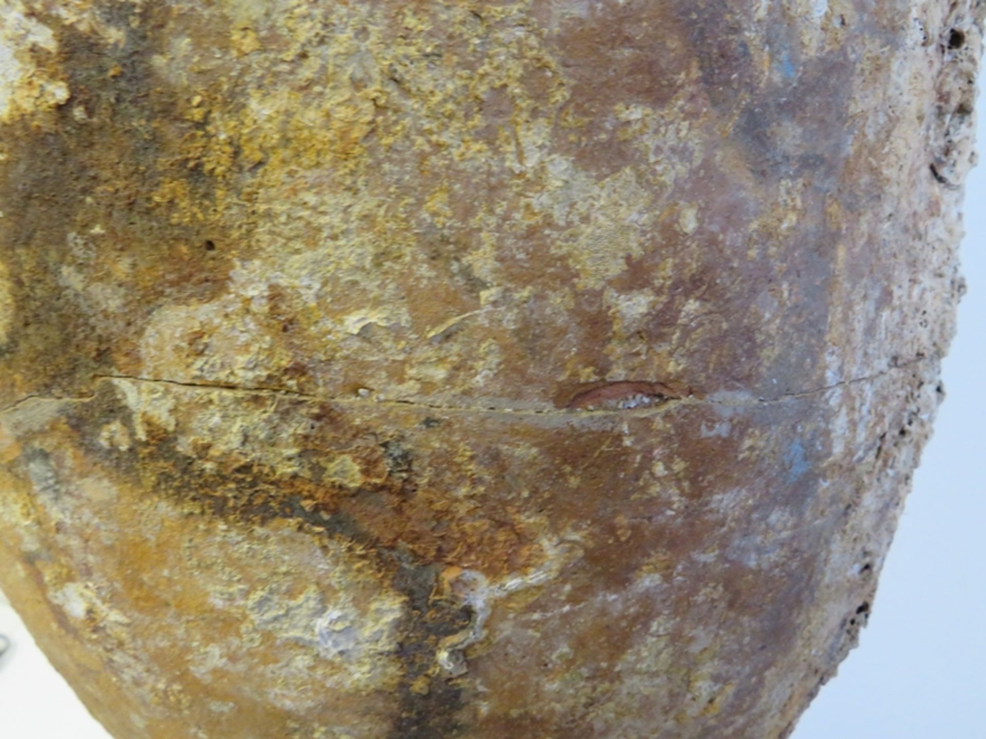 Antike Amphore mit 2 seitlichen Handhaben, Italien, Ton, Meeresfund, rest., Ständer, h 86 cm, d 33  - Bild 3 aus 3