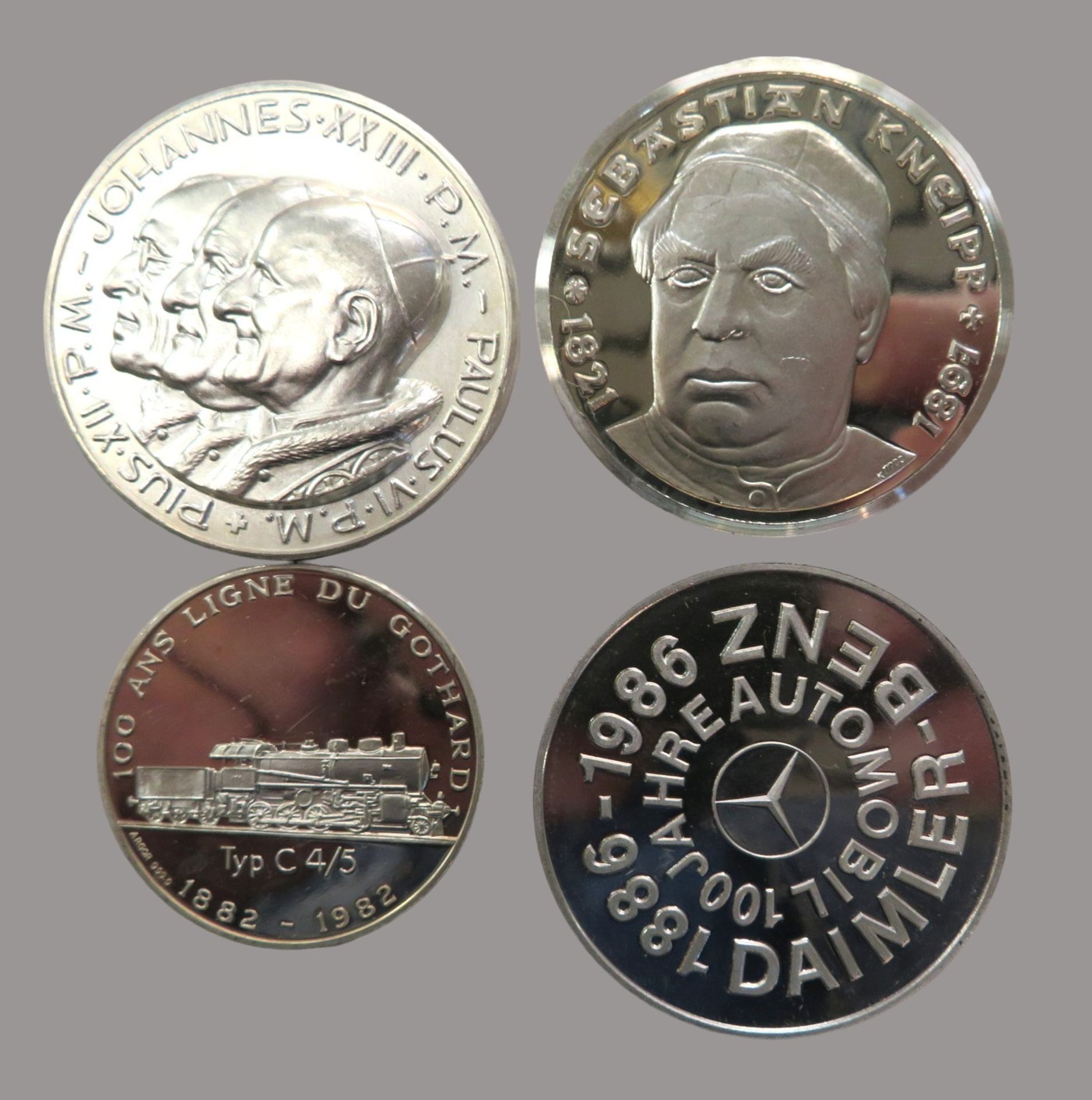 Konvolut von 4 diversen Silbermedaillen; Sebastian Kneipp, Silber 1000/000, punziert, 24,4 g, d 4 c