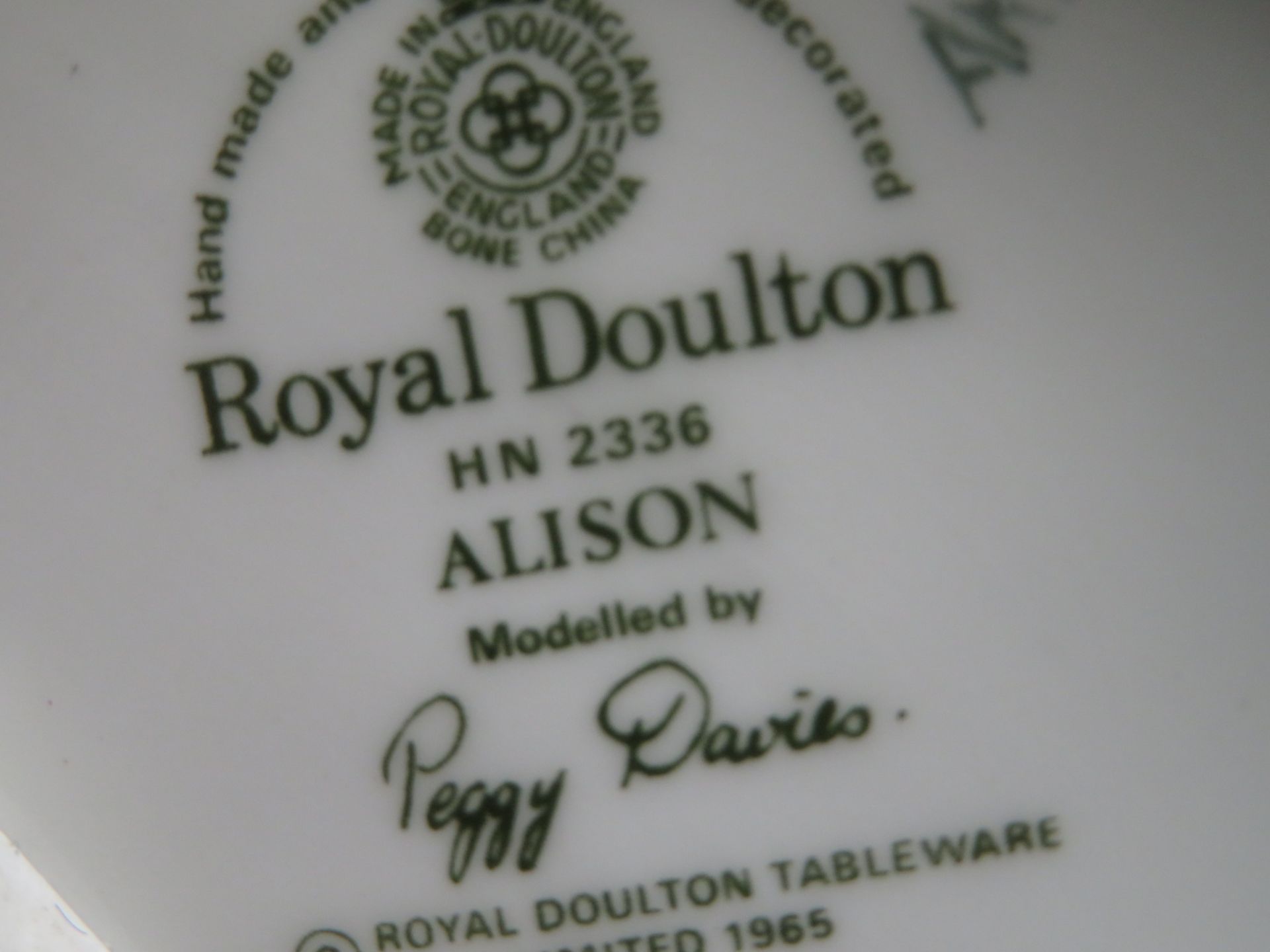 2 Porzellanfiguren, "Alison" und "Julia", England, Royal Doulton, aus der Serie Peggy Davies Classi - Image 2 of 2