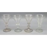 4 antike Gläser, um 1800, farbloses Glas, ein Minichip, Abriss, h 11 cm, d 6,7 cm.