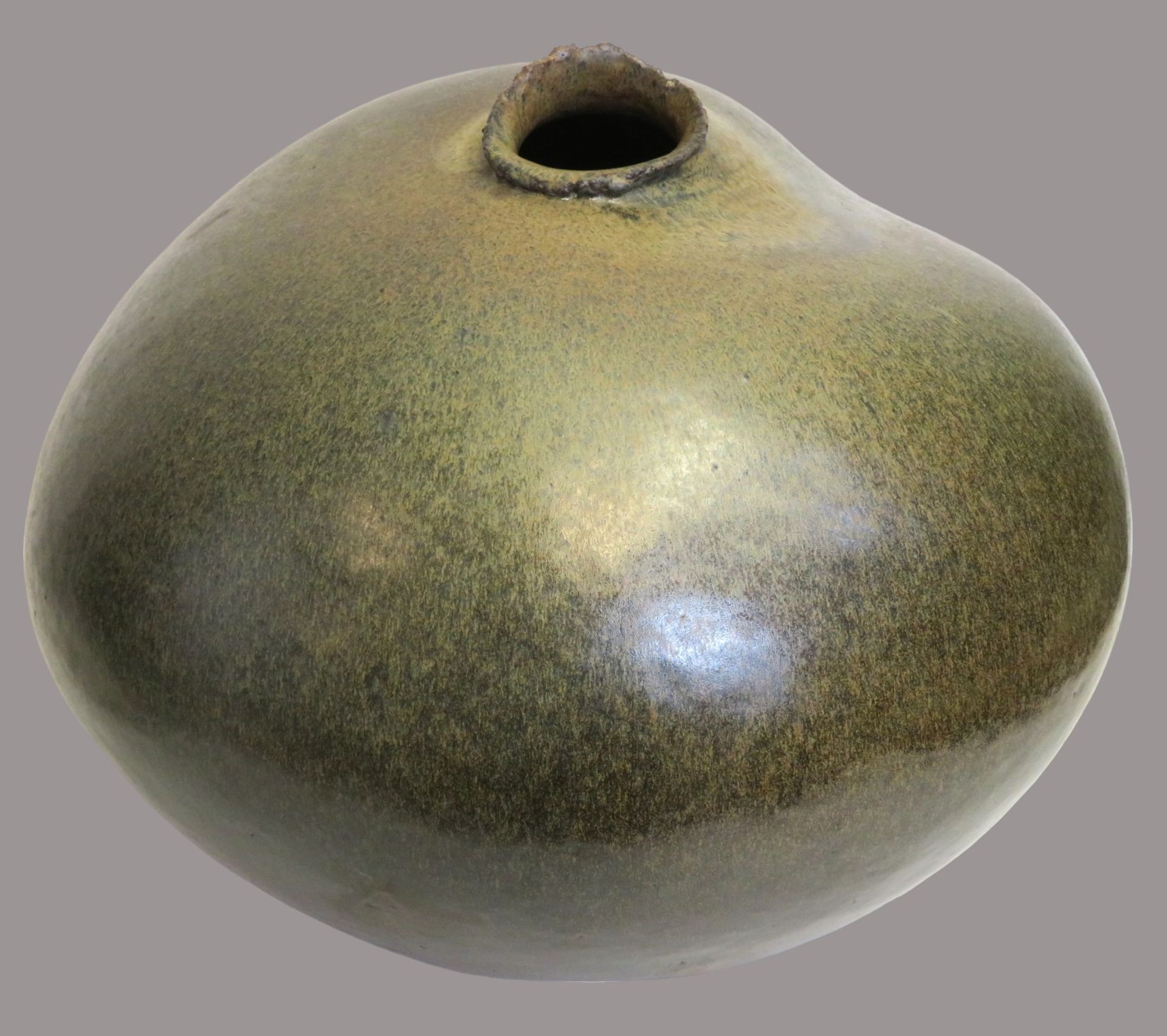 Ikonische Designer Vase, Ton mit grünlich-gräulicher Glasur, im Boden unles sign. "G. Mazzi", h 33 