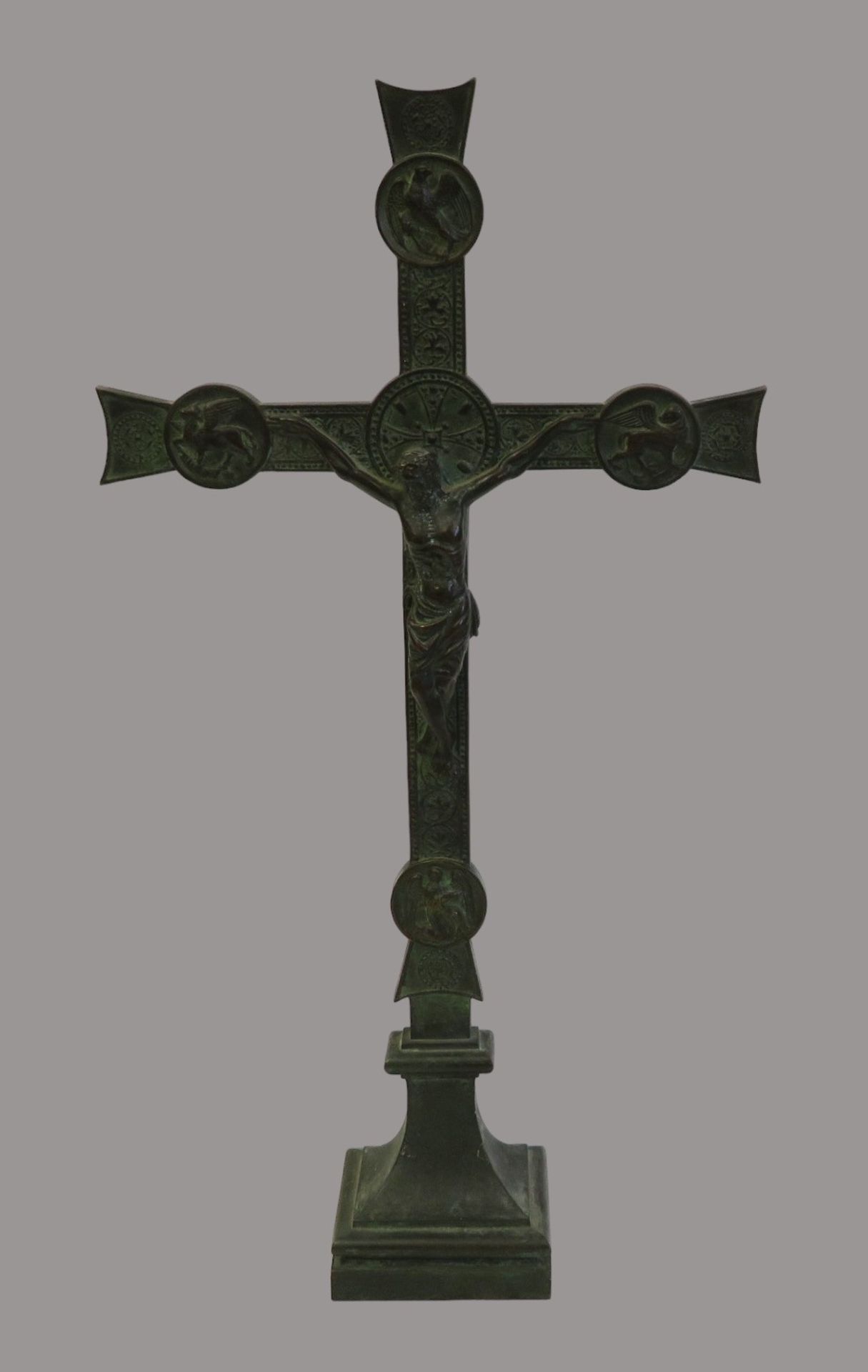 Standkreuz, um 1900, Bronze, 51 x 26 x 7 cm.
