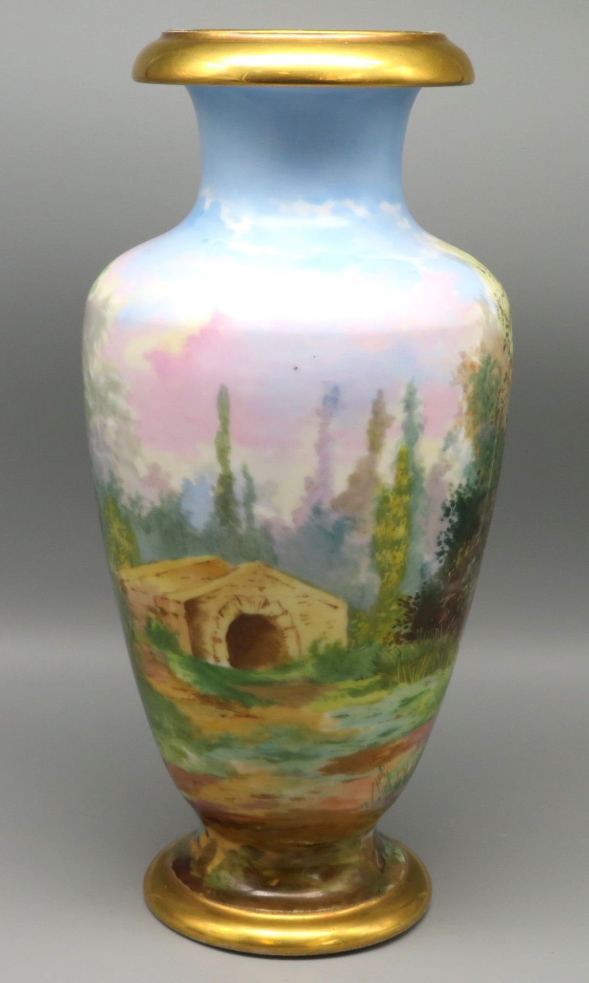 Vase, 19. Jahrhundert, Weißporzellan mit umlaufender, polychromer Landschaftsmalerei, Goldrand, ung - Image 2 of 2