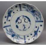Teller, Japan, Arita (Präfektur Saga), wohl 18. Jahrhundert, Weißporzellan mit blauer Bemalung von 